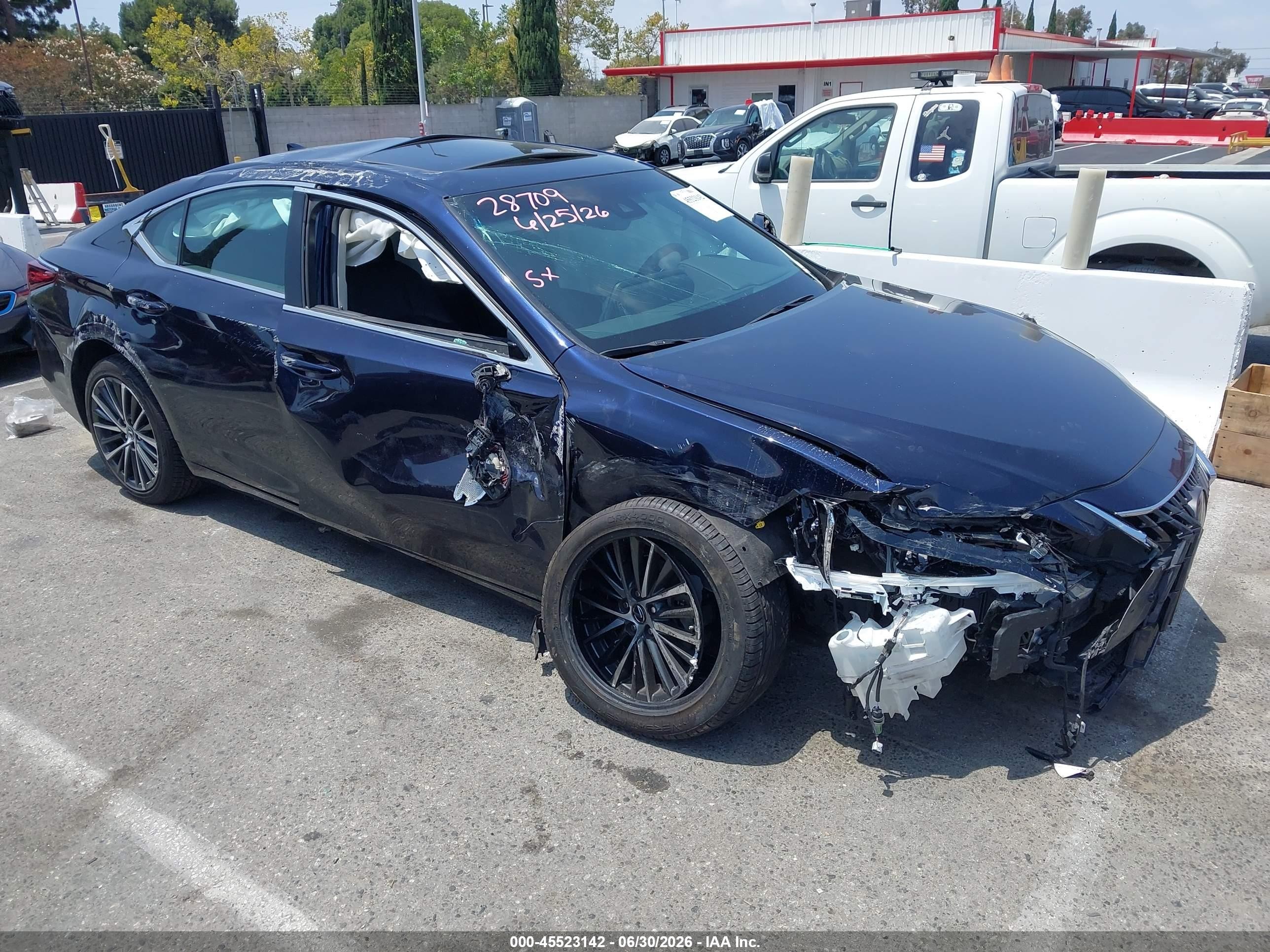 2022 Lexus ES 250, VIN 58AD11D12NU008533 — Side