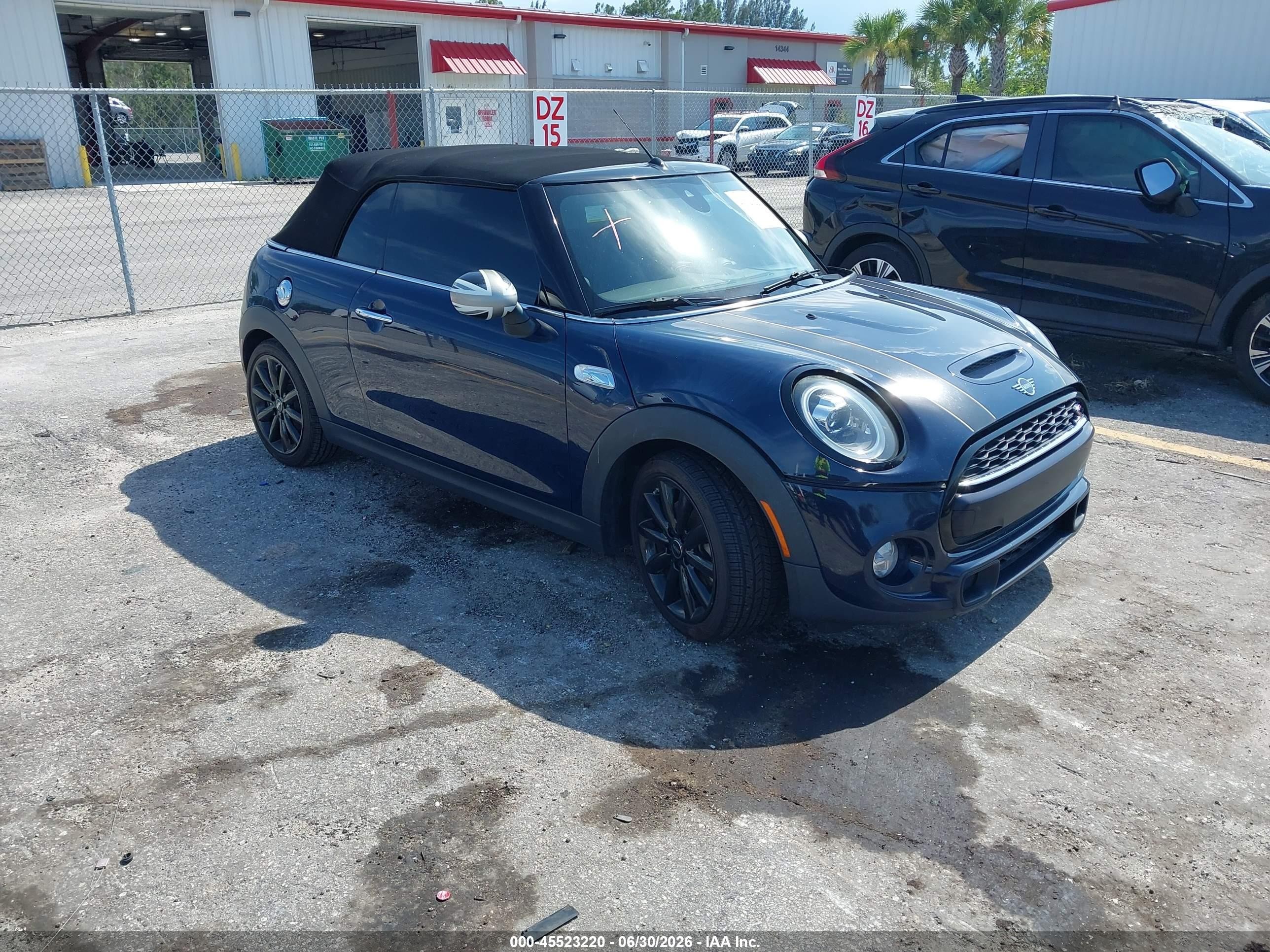 2019 MINI Convertible Cooper S, VIN WMWWG9C52K3E39977 — Normal wear