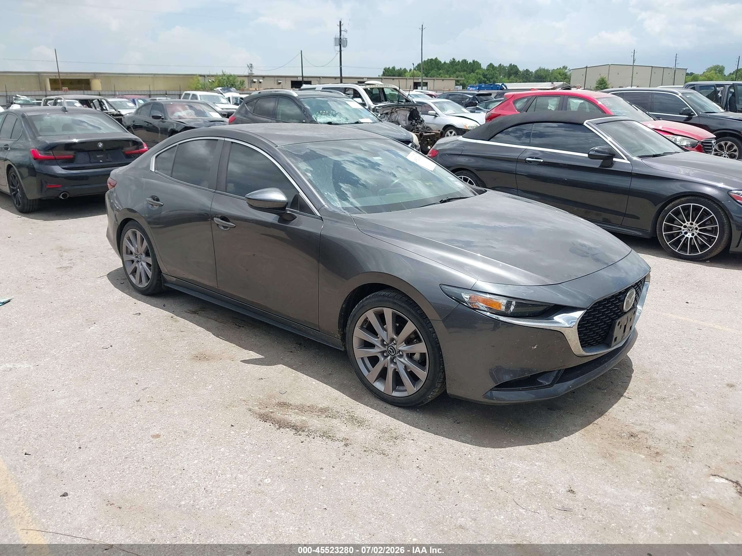 2020 Mazda 3 Preferred, VIN 3MZBPADLXLM136987 — Бок