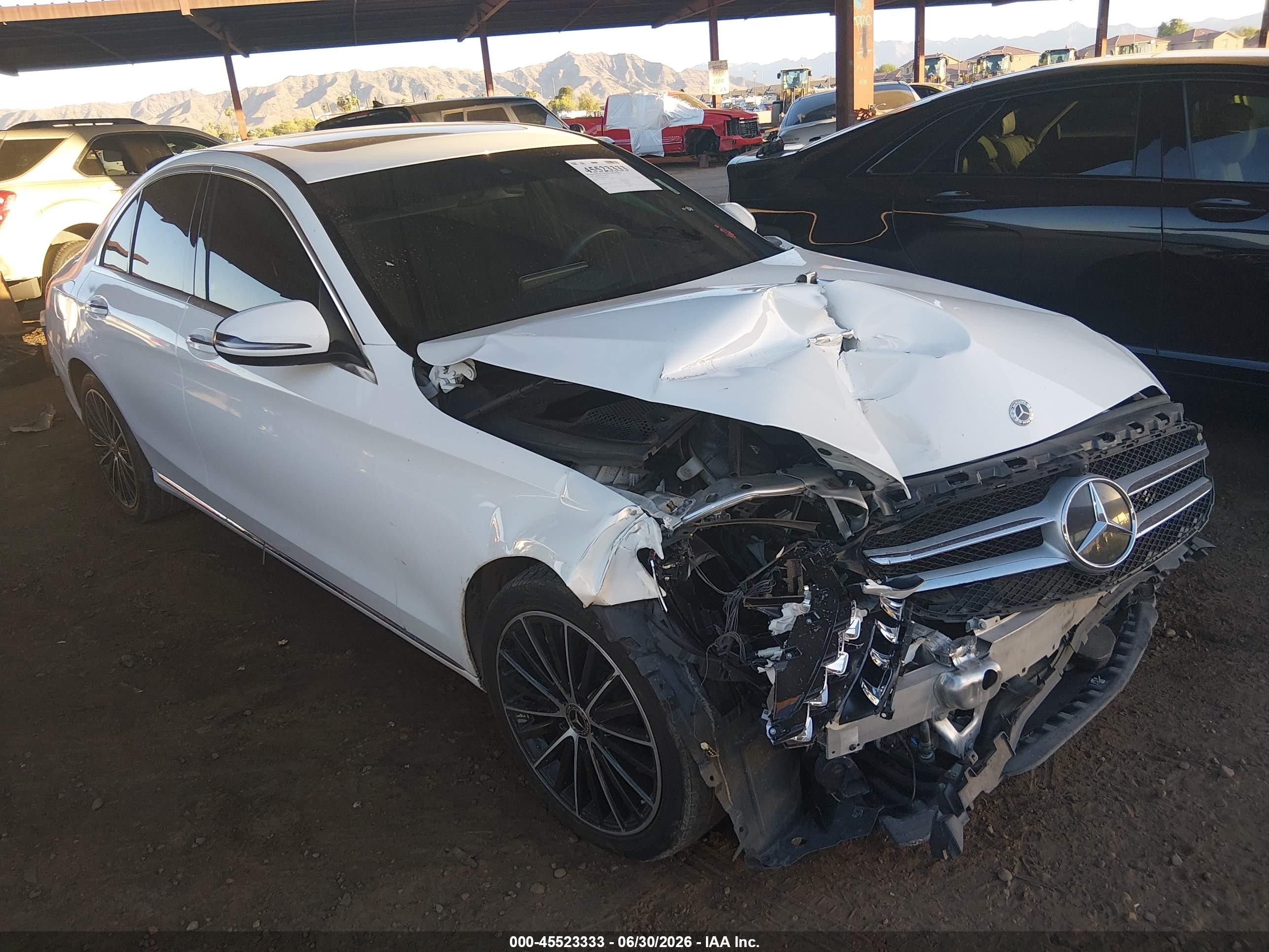 2020 Mercedes-Benz C 300, VIN W1KWF8DBXLR582309 — Перед