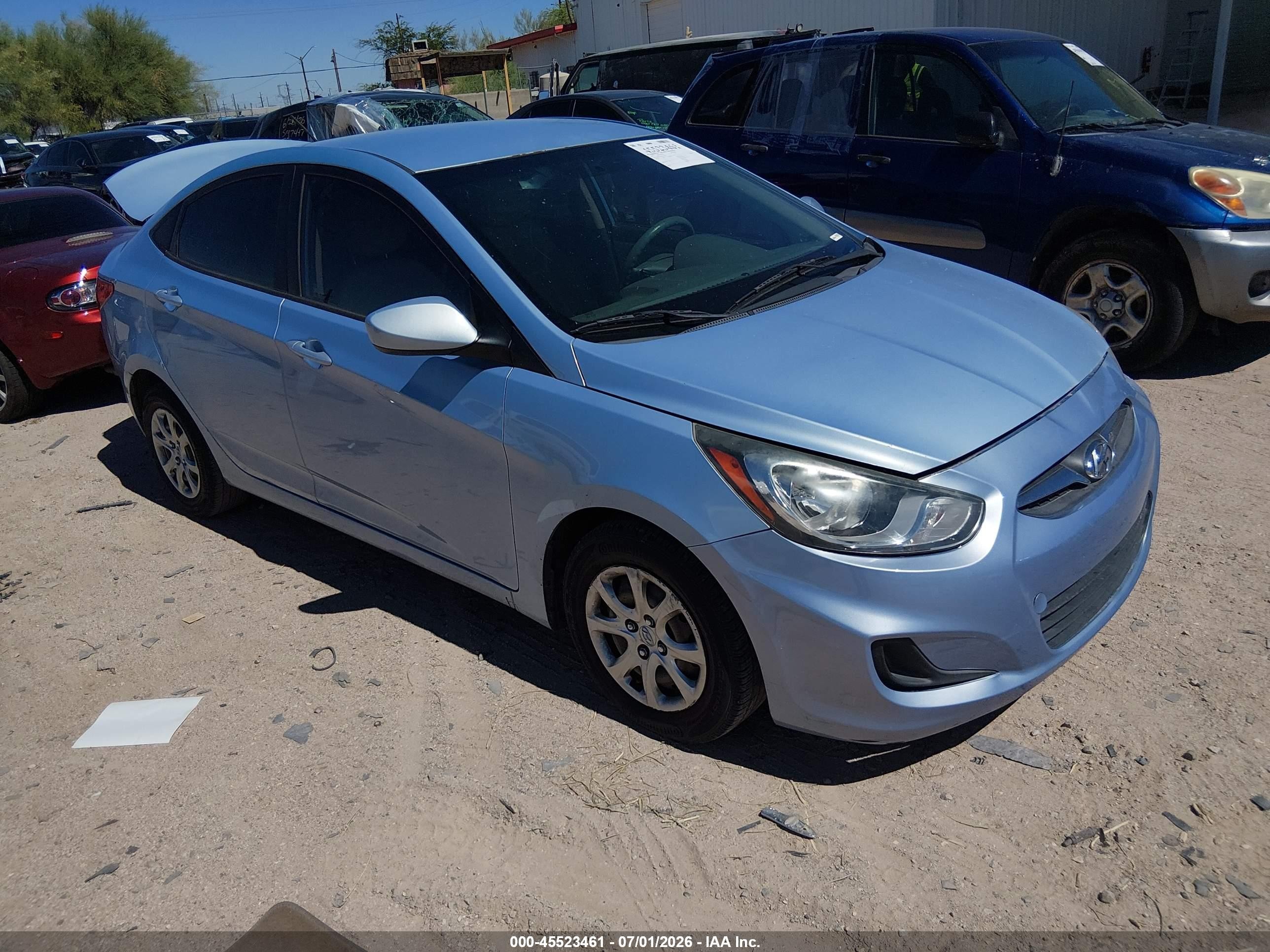 2013 Hyundai Accent GLS, VIN KMHCT4AE4DU559311 — Зад