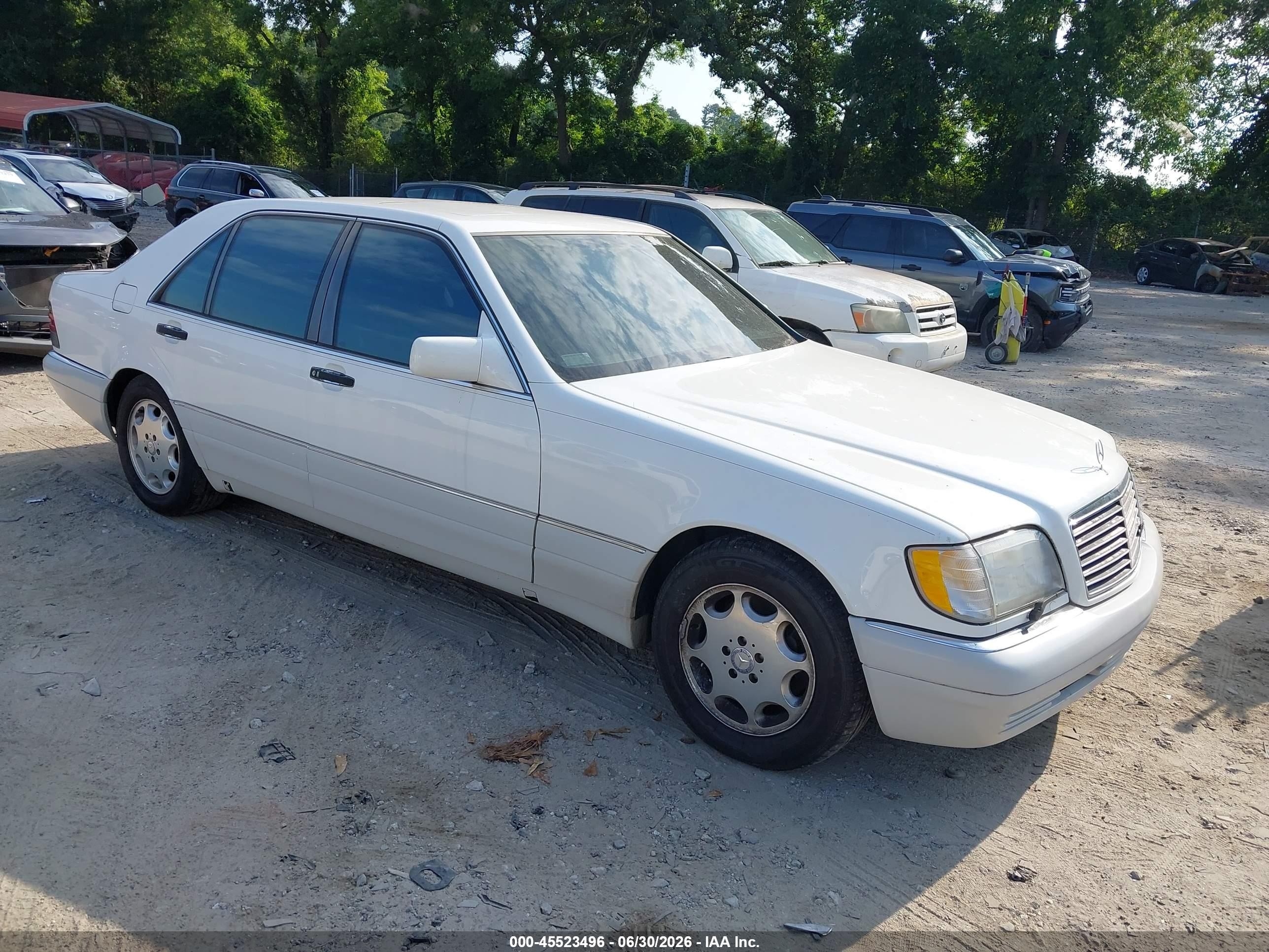 1995 Mercedes-Benz S 320, VIN WDBGA43E0SA229297 — Front end