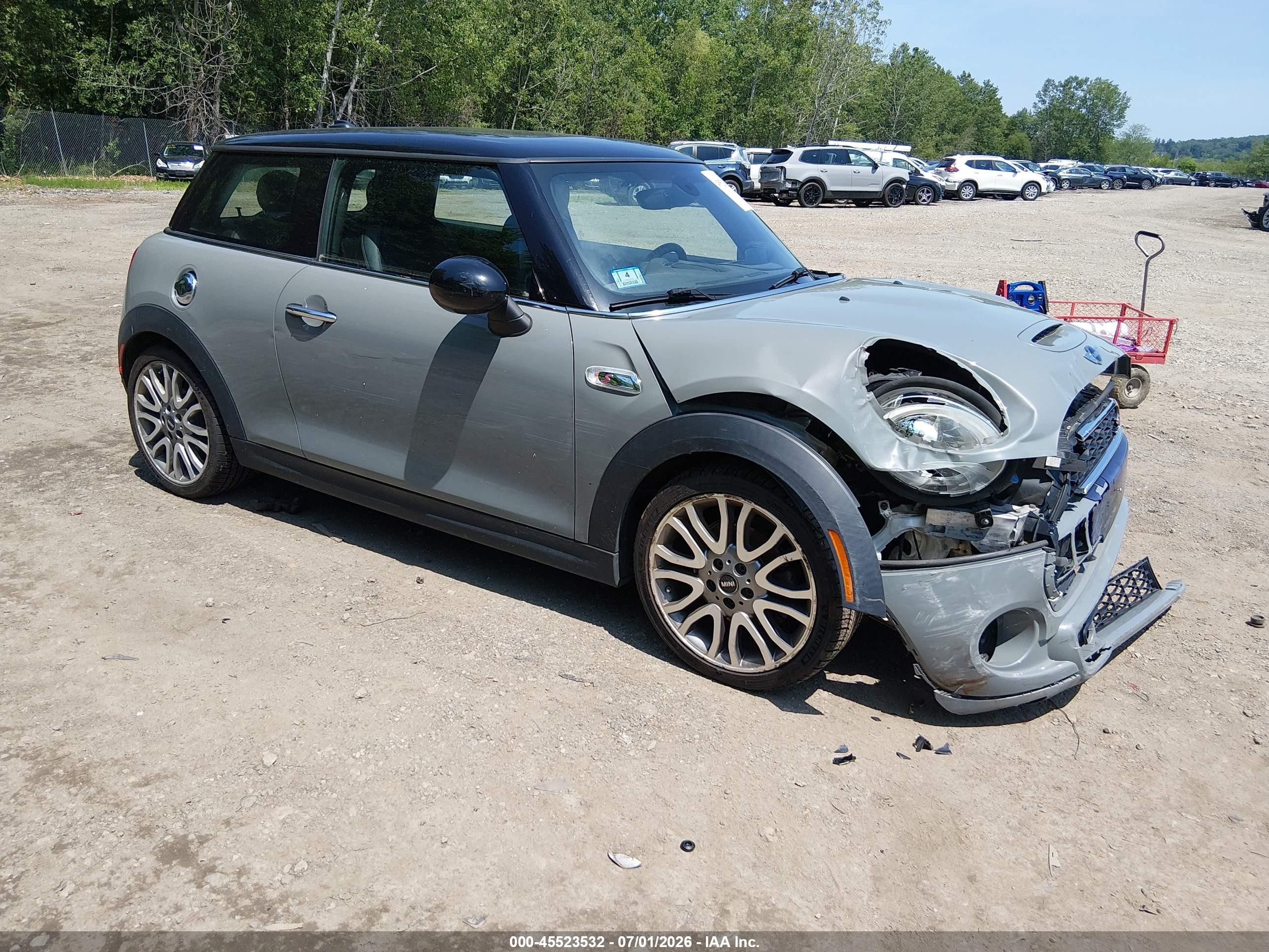 2015 MINI Hardtop S, VIN WMWXP7C57F2A34458 — Front end