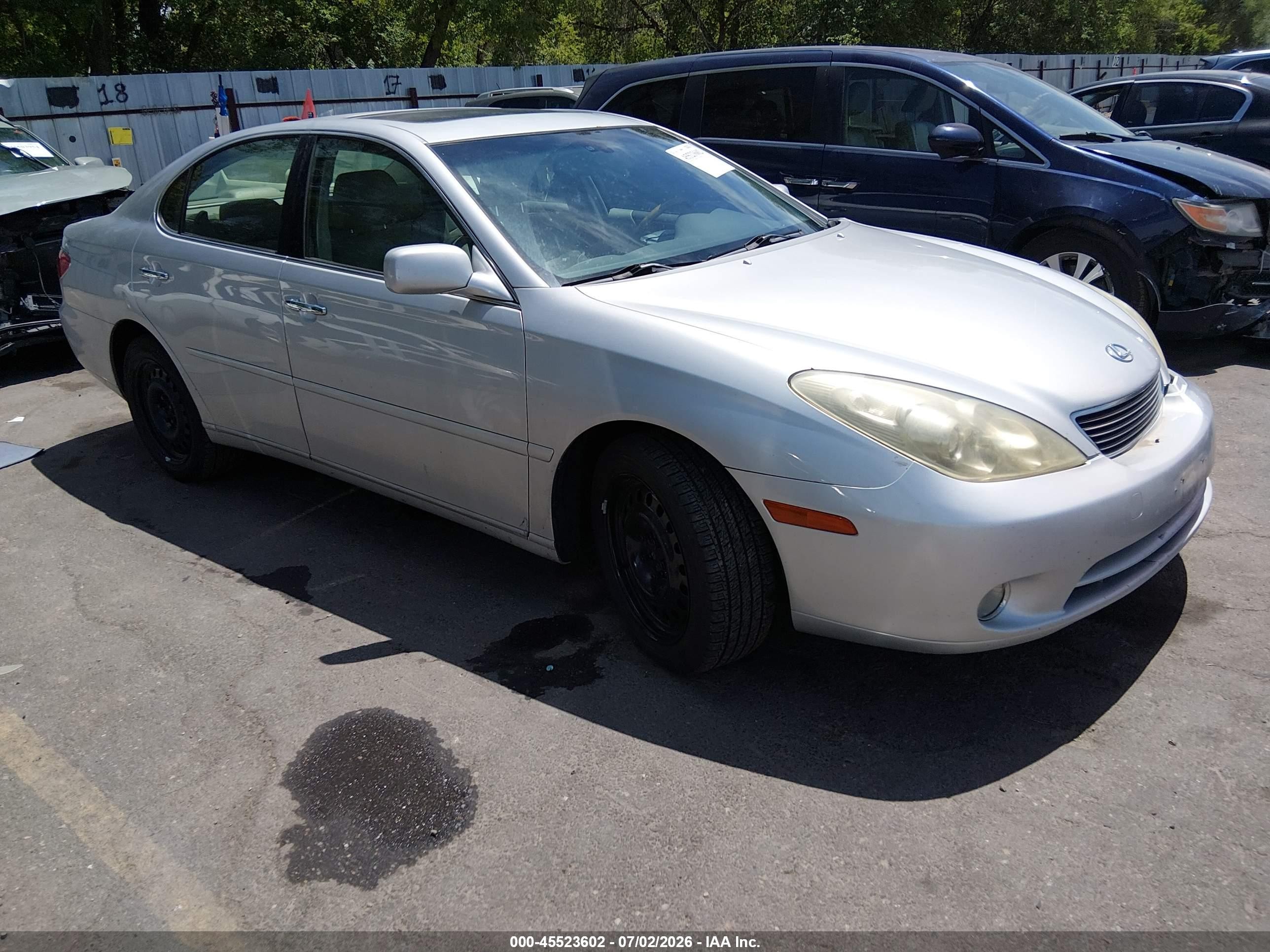 2005 Lexus ES 350, VIN JTHBA30G055056873 — Перед