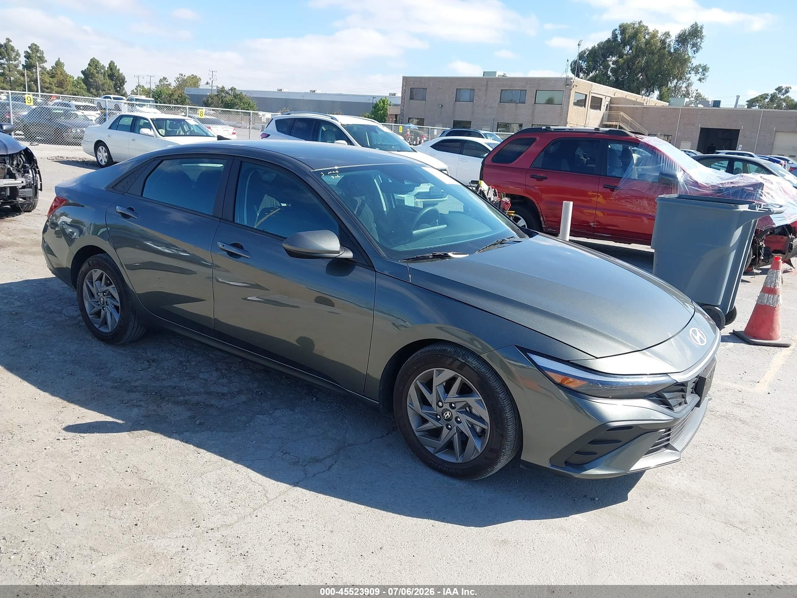 2024 Hyundai Elantra SEL, VIN KMHLM4DG7RU746205 — Side