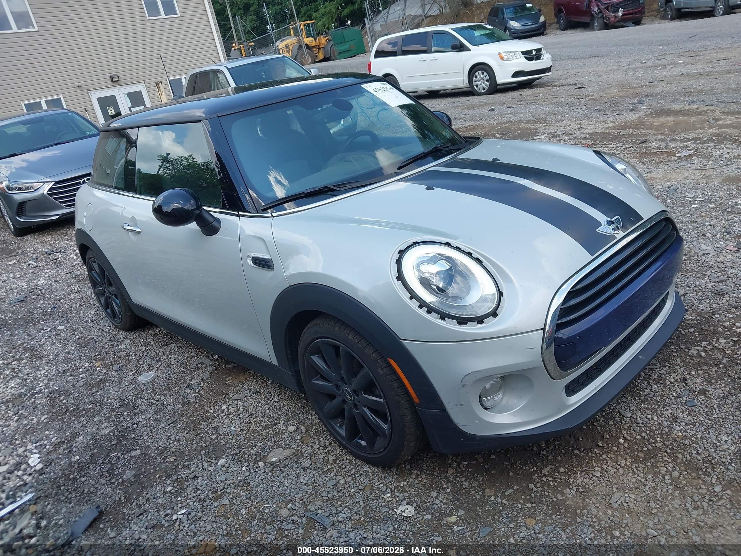 2017 MINI Hardtop Cooper, VIN WMWXP5C59H3B15740 — Normal wear