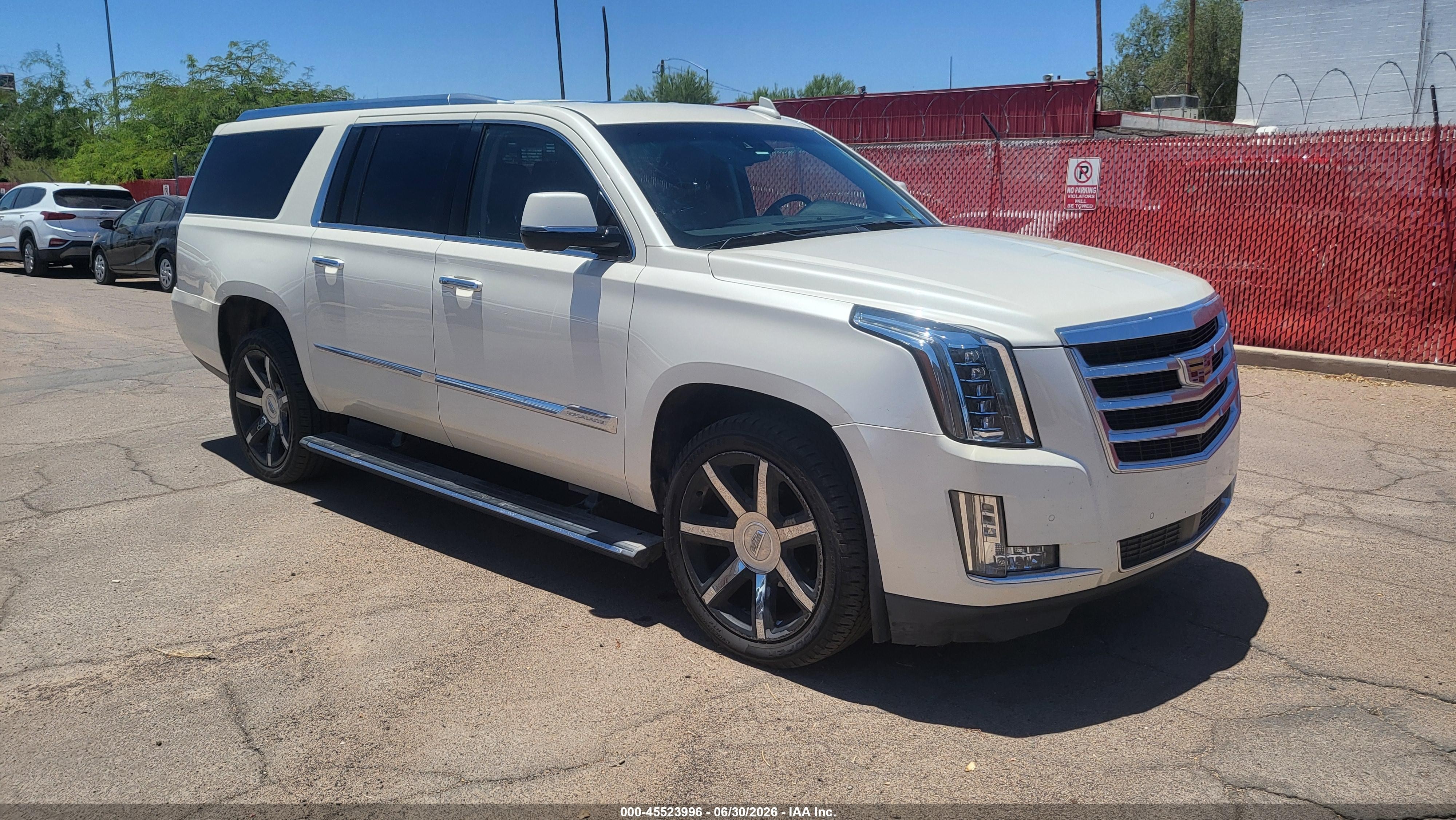 2015 Cadillac Escalade ESV Premium, VIN 1GYS4TKJ1FR719728 — Normal wear