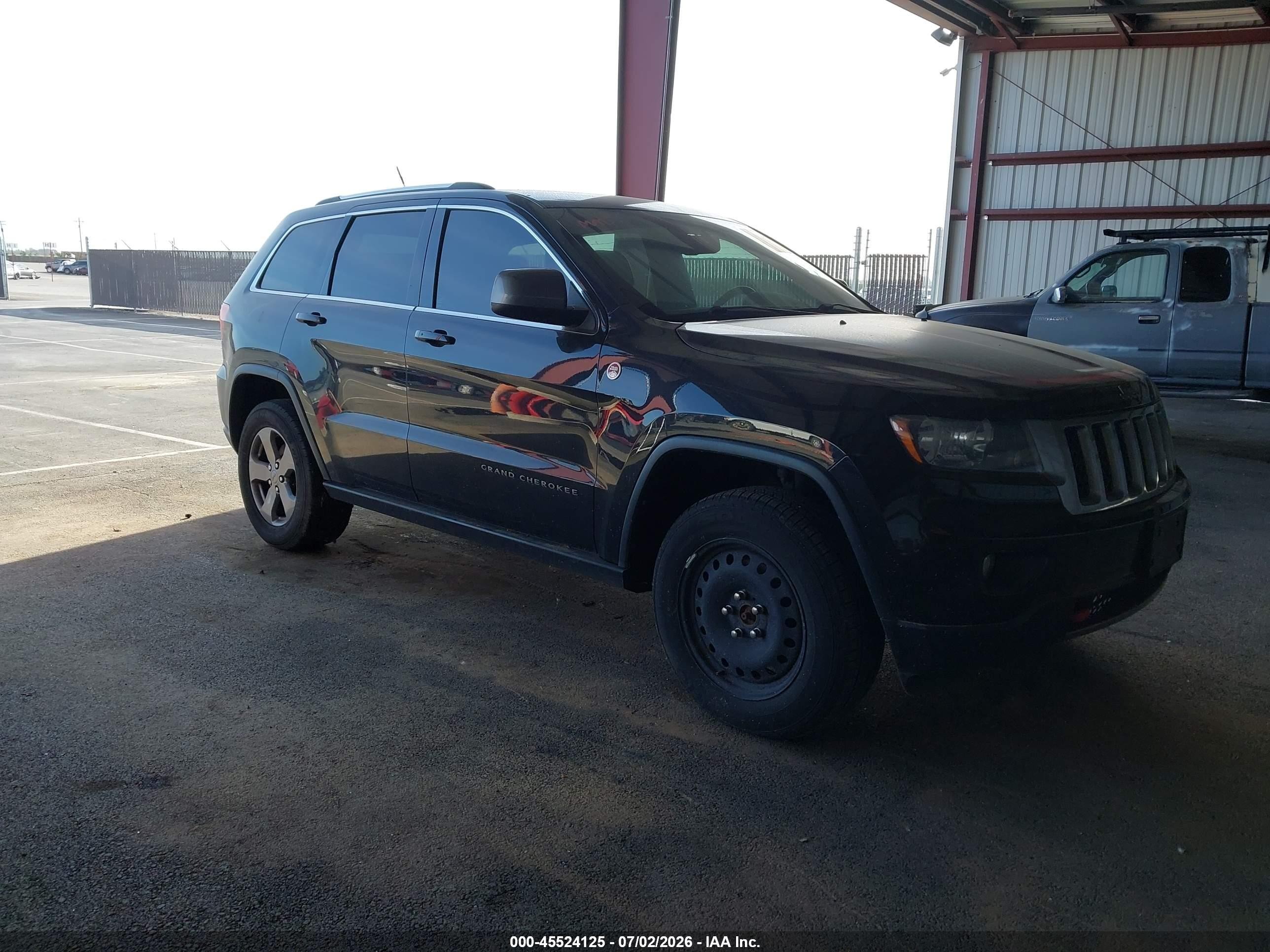 2013 Jeep Grand Cherokee Laredo, VIN 1C4RJFAT3DC577870 — Normal wear