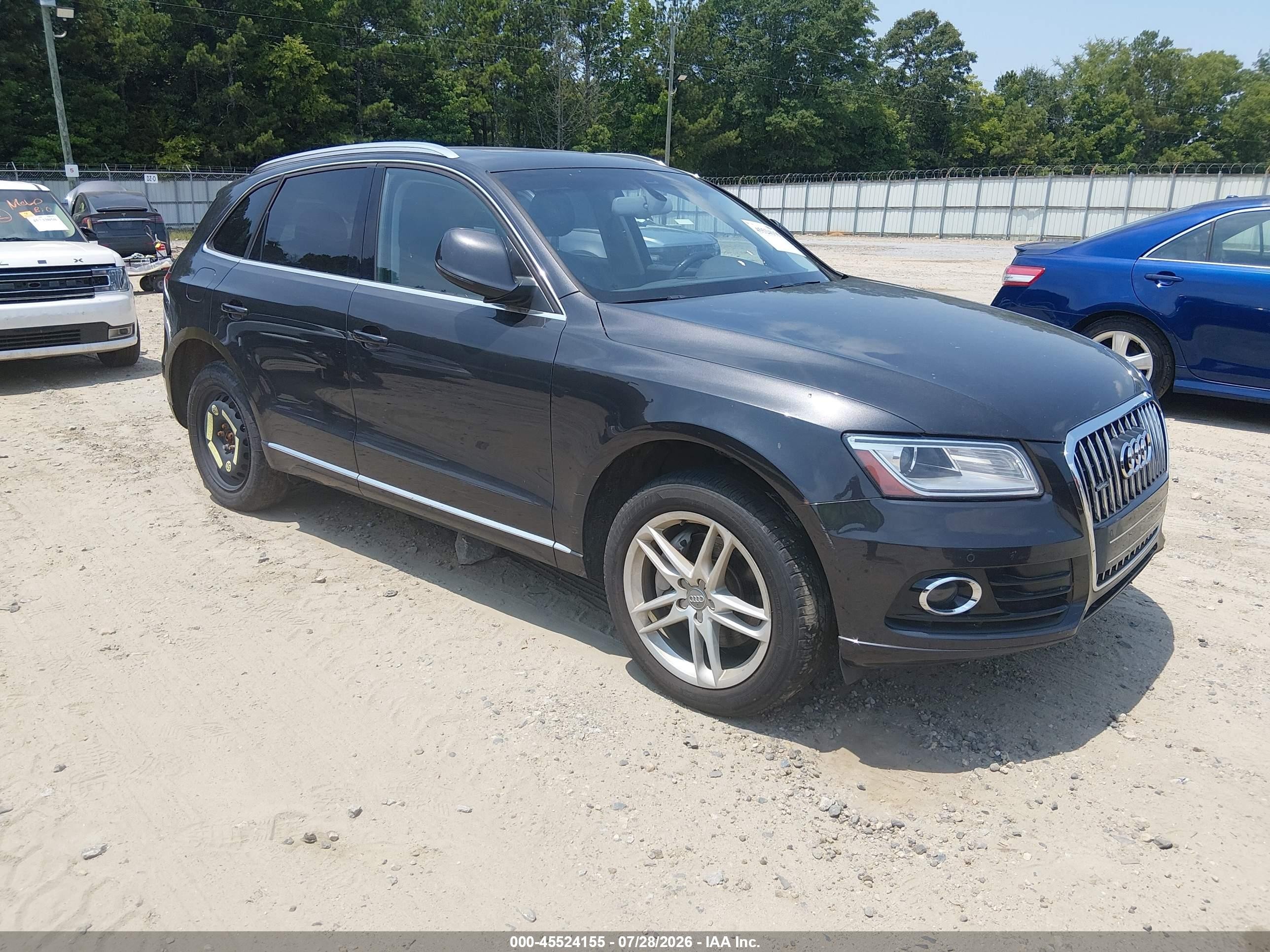2014 Audi Q5 Premium Plus, VIN WA1CMAFP3EA010593 — Normal wear