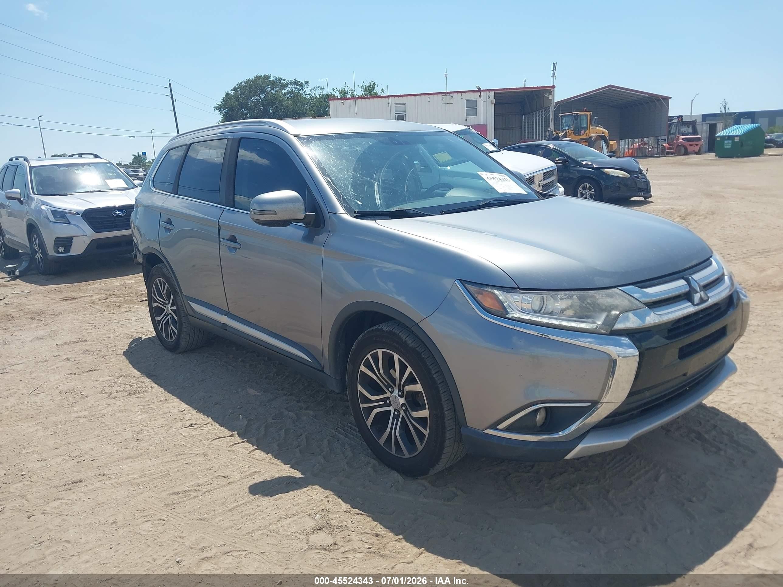 2018 Mitsubishi Outlander SE, VIN JA4AD3A34JZ012730 — Зад