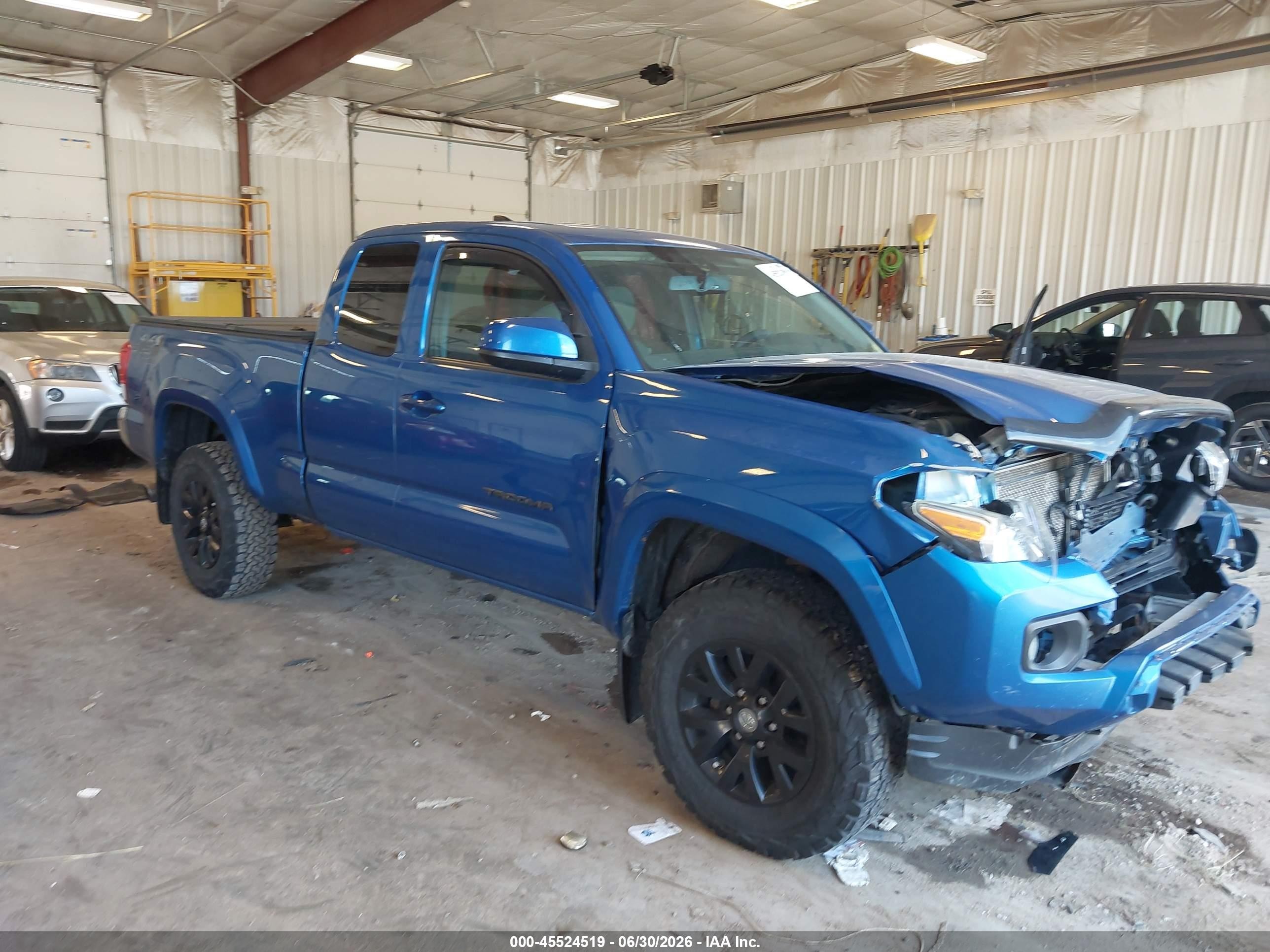 2016 Toyota Tacoma TRD Off Road, VIN 5TFSZ5AN6GX024231 — Front end