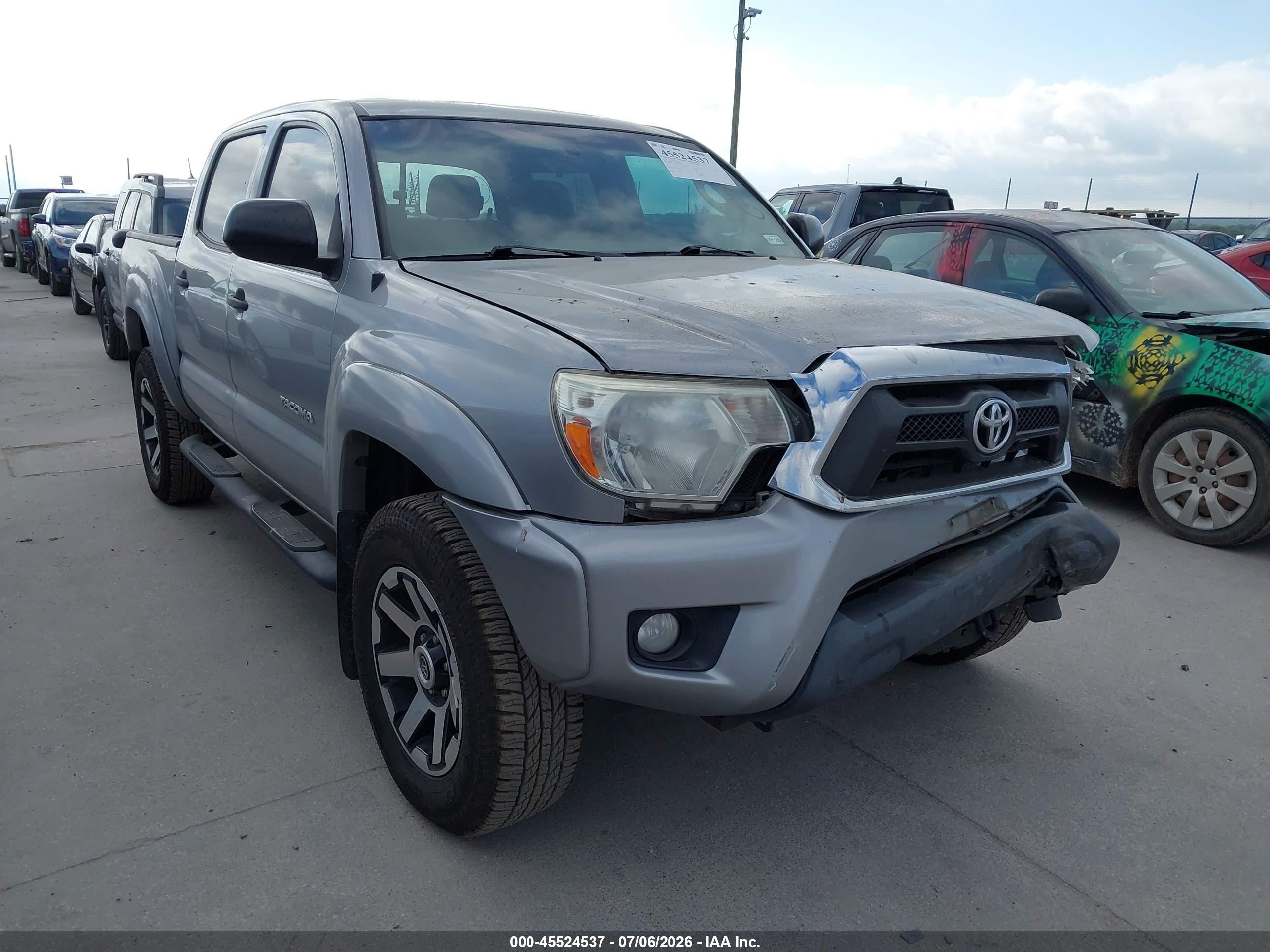 2014 Toyota Tacoma PreRunner, VIN 3TMJU4GN0EM159672 — Front end