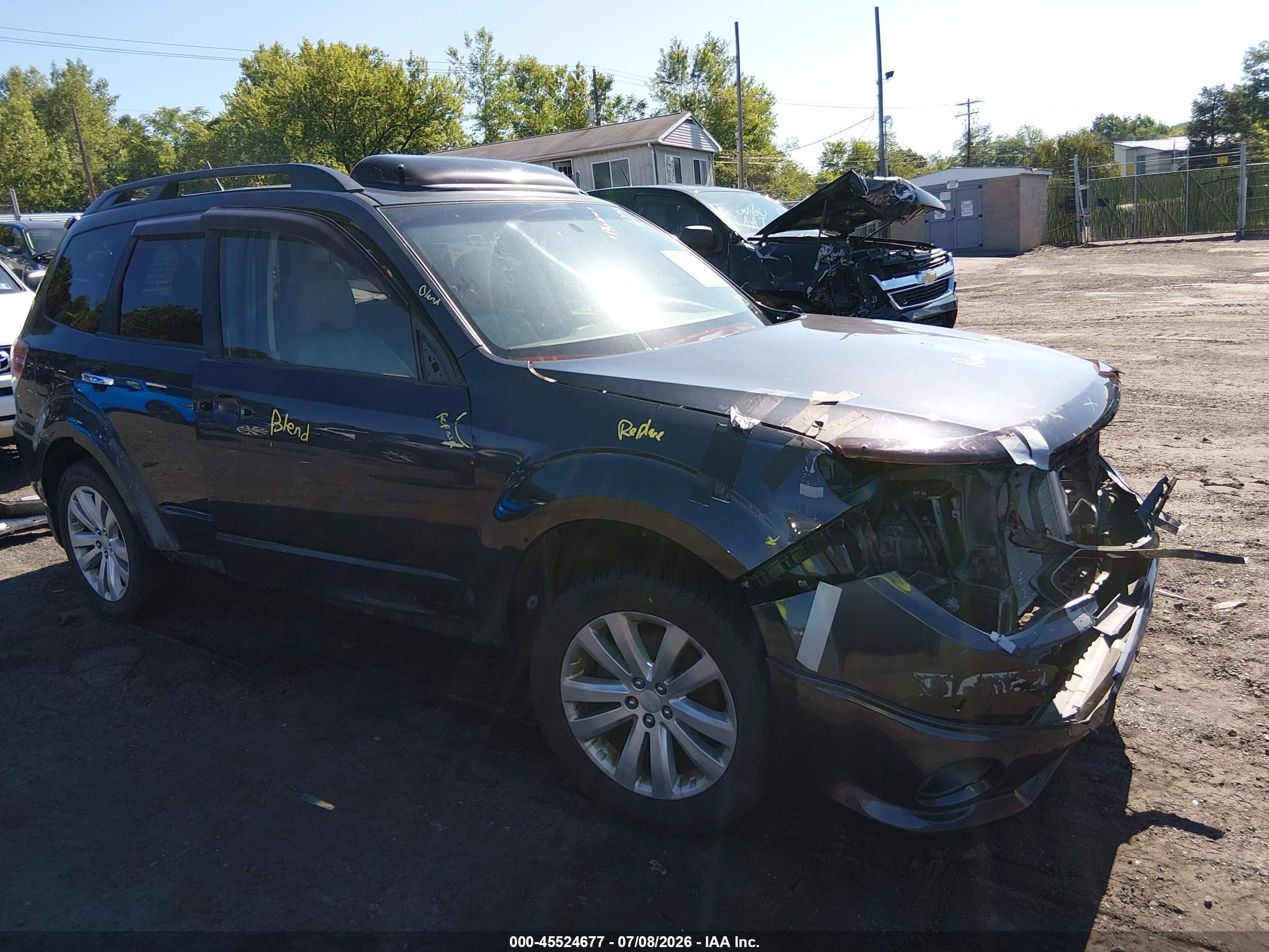 2013 Subaru Forester X Limited, VIN JF2SHAECXDH405110 — Перед