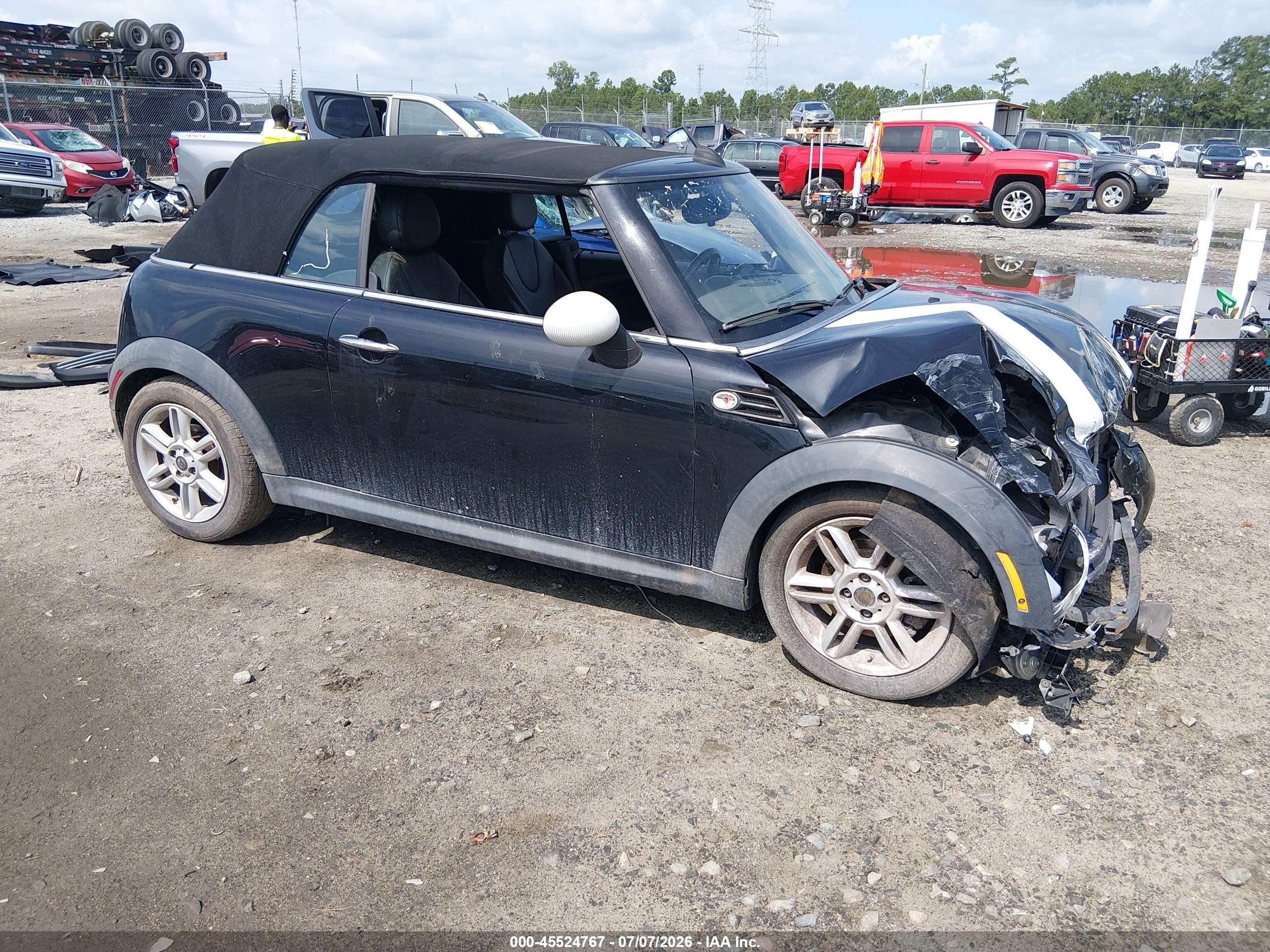 2014 MINI Convertible, VIN WMWZN3C5XET266386 — Front end