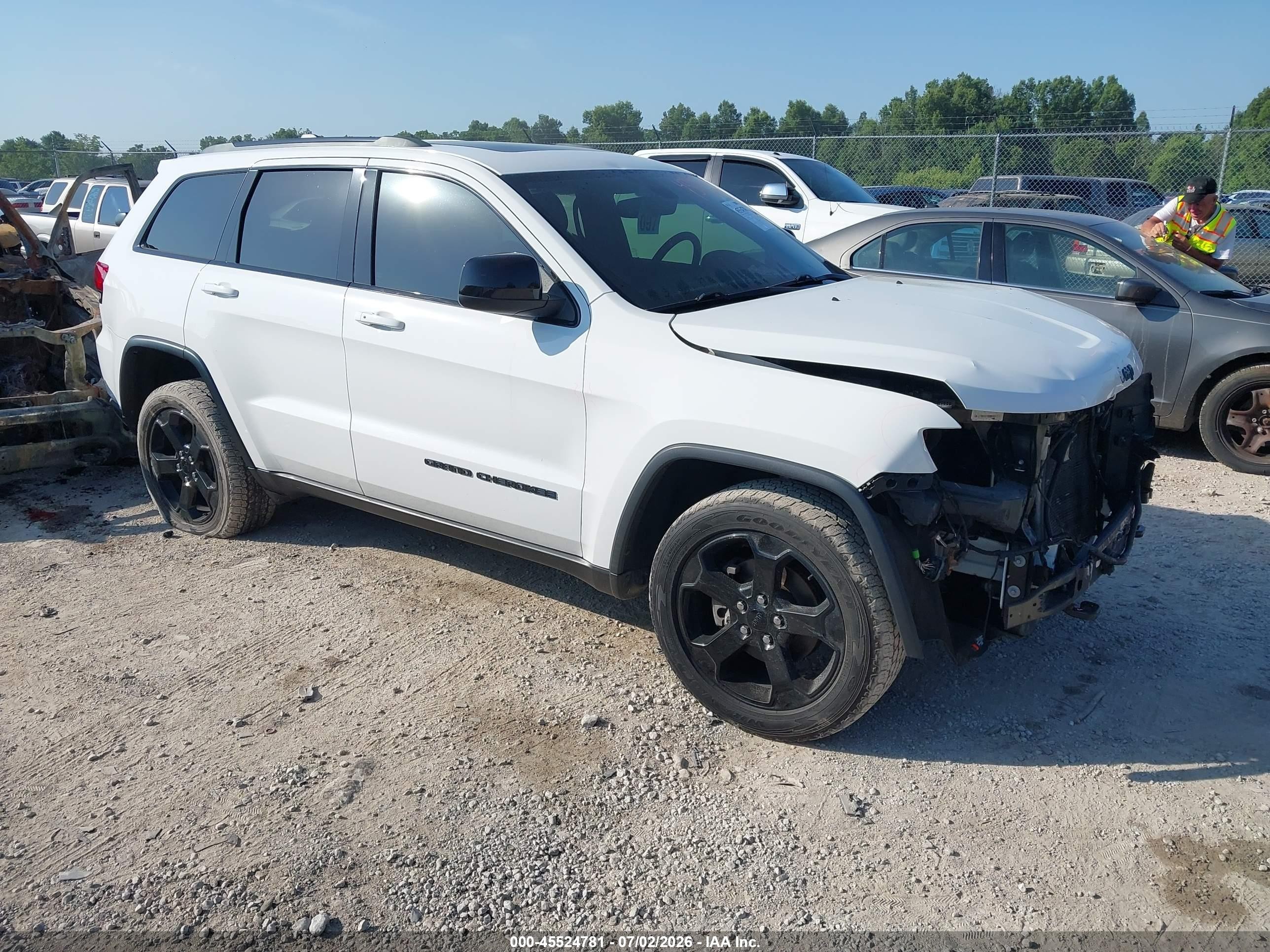 2019 Jeep Grand Cherokee Laredo E, VIN 1C4RJFAG4KC538396 — Front end