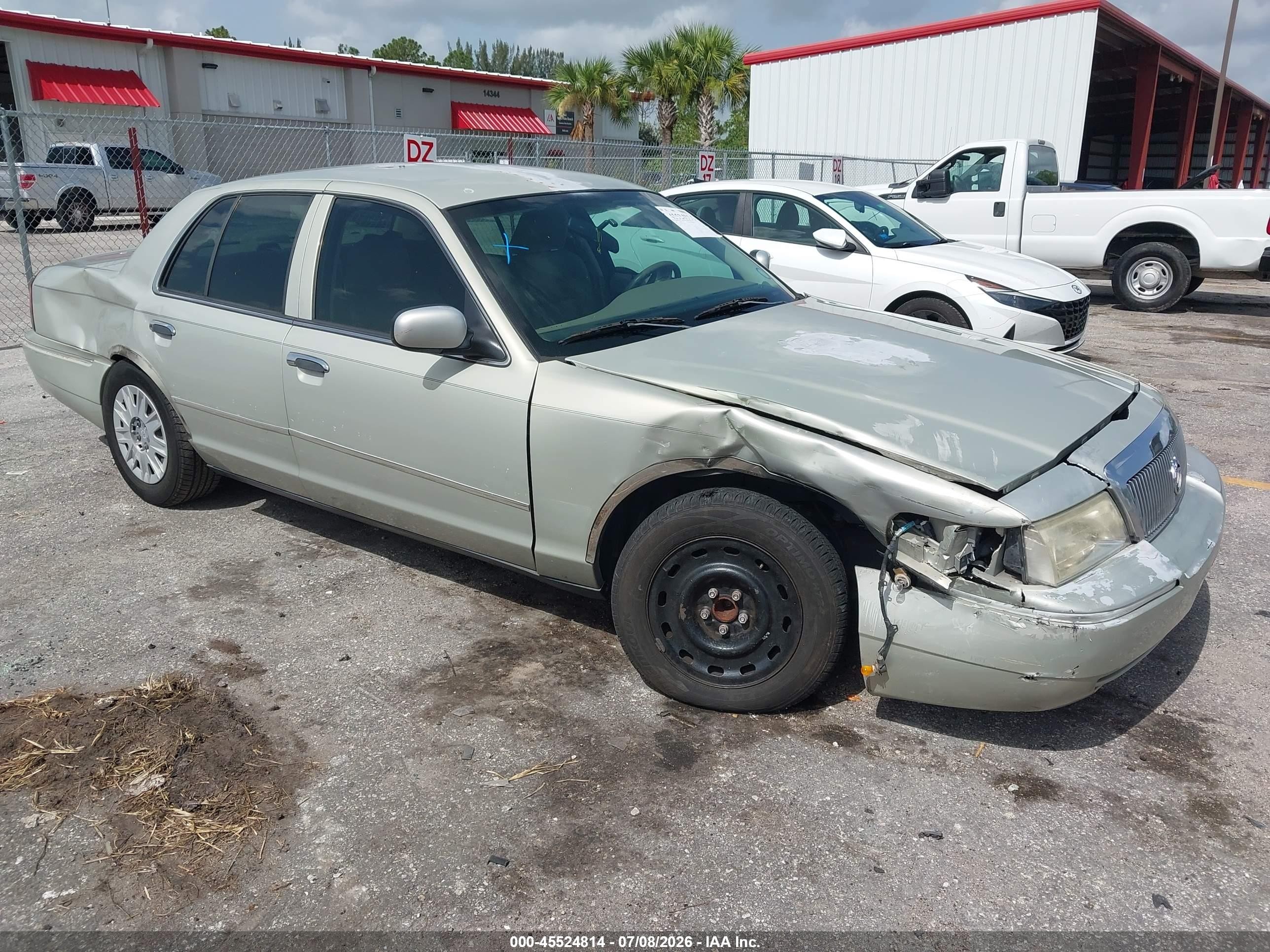 2004 Mercury Grand Marquis GS, VIN 2MEFM74W14X672757 — Side