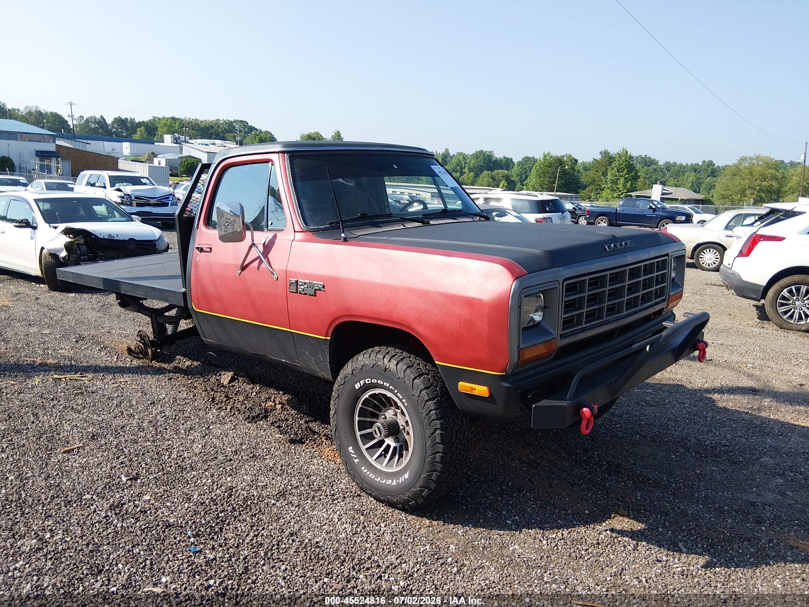 1985 Dodge W SERIES, VIN 1B7HW14TXFS616166 — Undercarriage