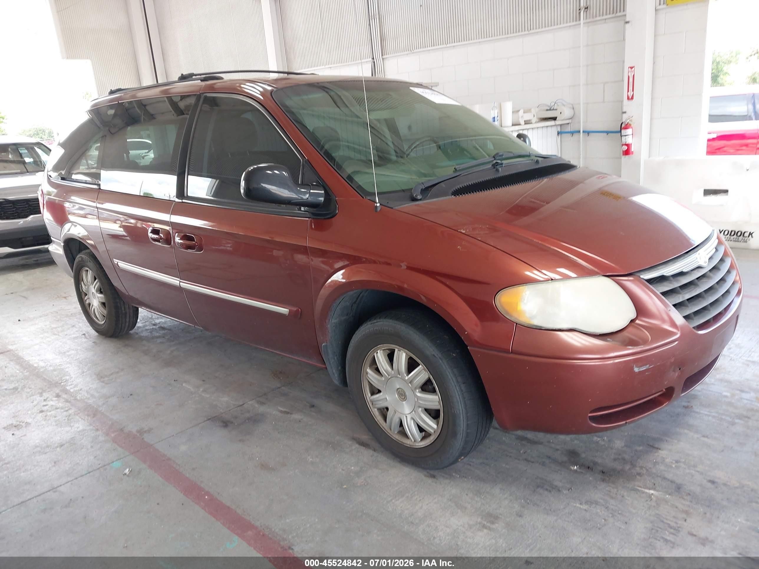 2007 Chrysler Town & Country Touring, VIN 2A4GP54L77R298603 — Rear end