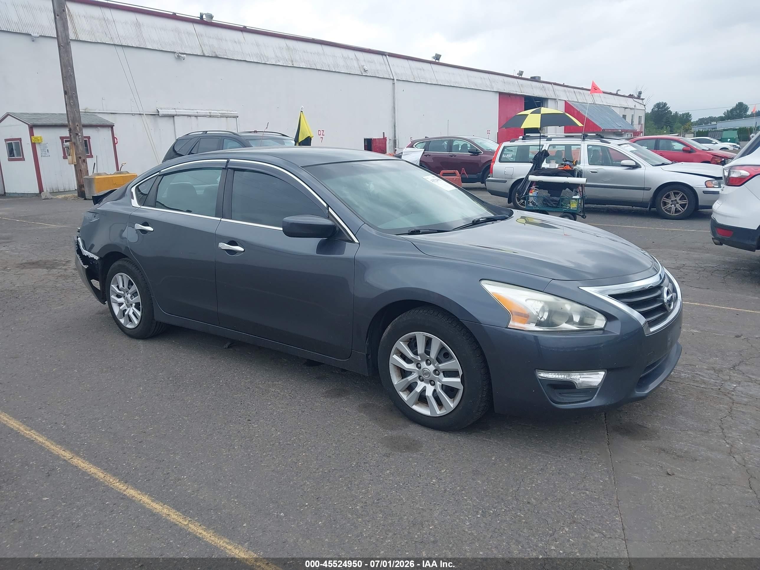 2013 Nissan Altima SV, VIN 1N4AL3AP3DC104887 — Rear end