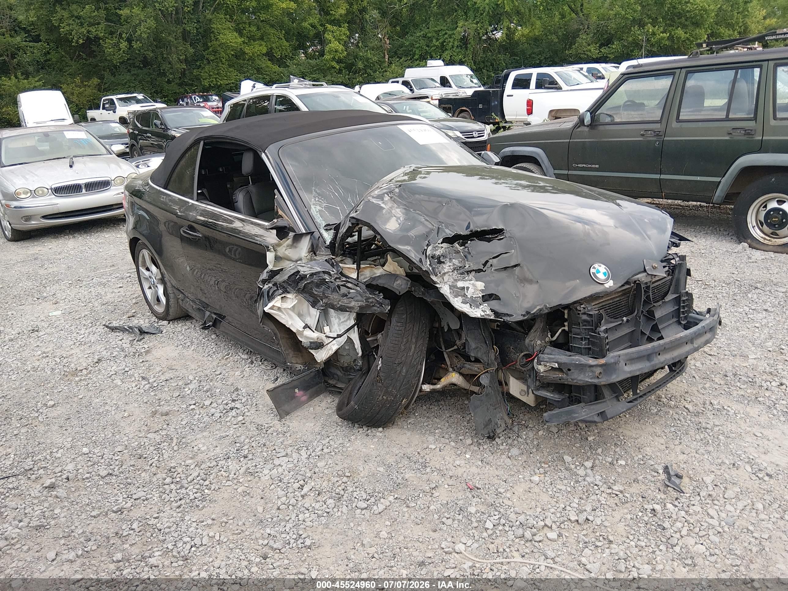 2012 BMW 1 Series 128i, VIN WBAUN1C53CVH84276 — Бок