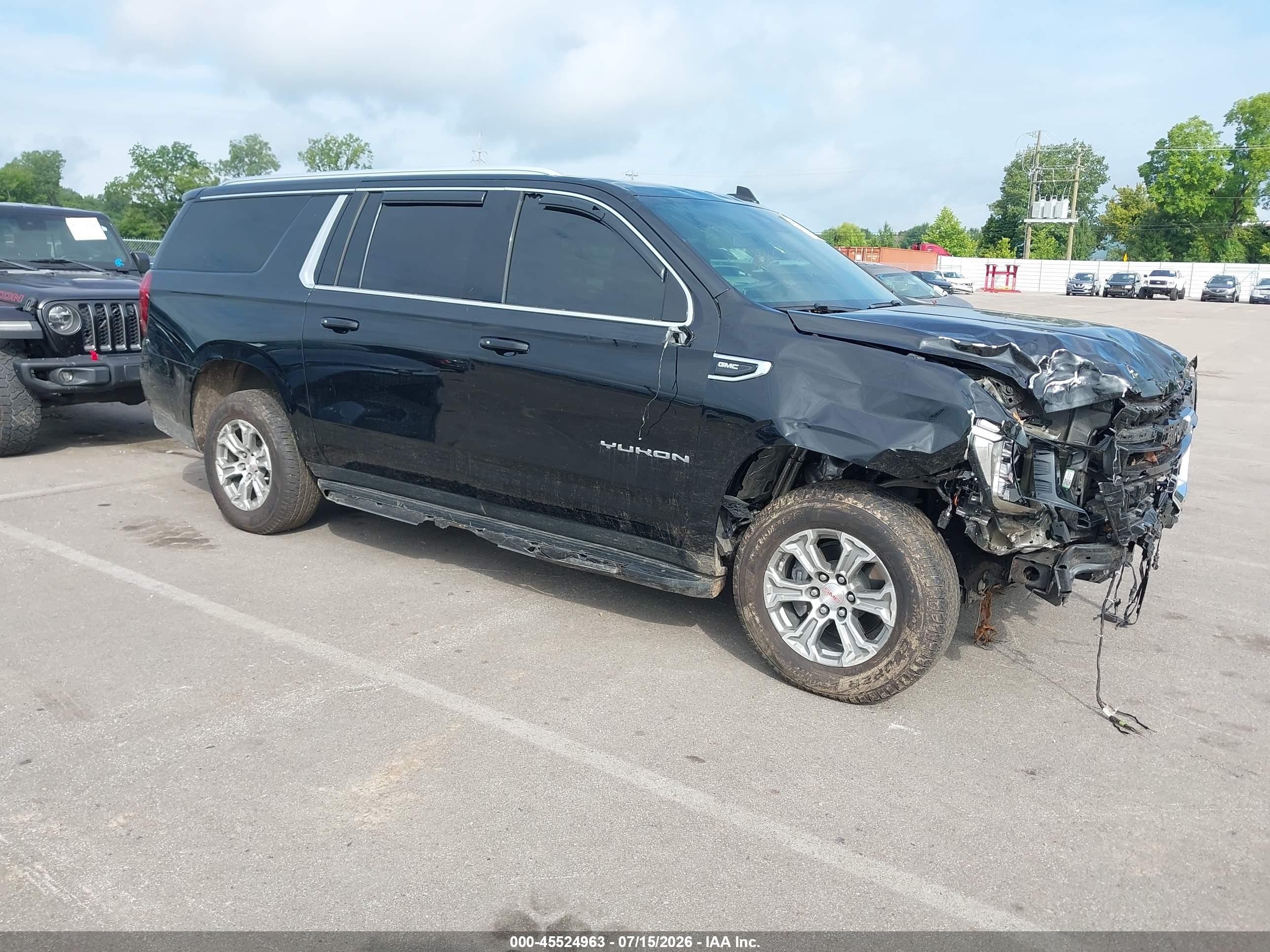 2023 GMC Yukon XL SLE, VIN 1GKS2FKD2PR549828 — Front end
