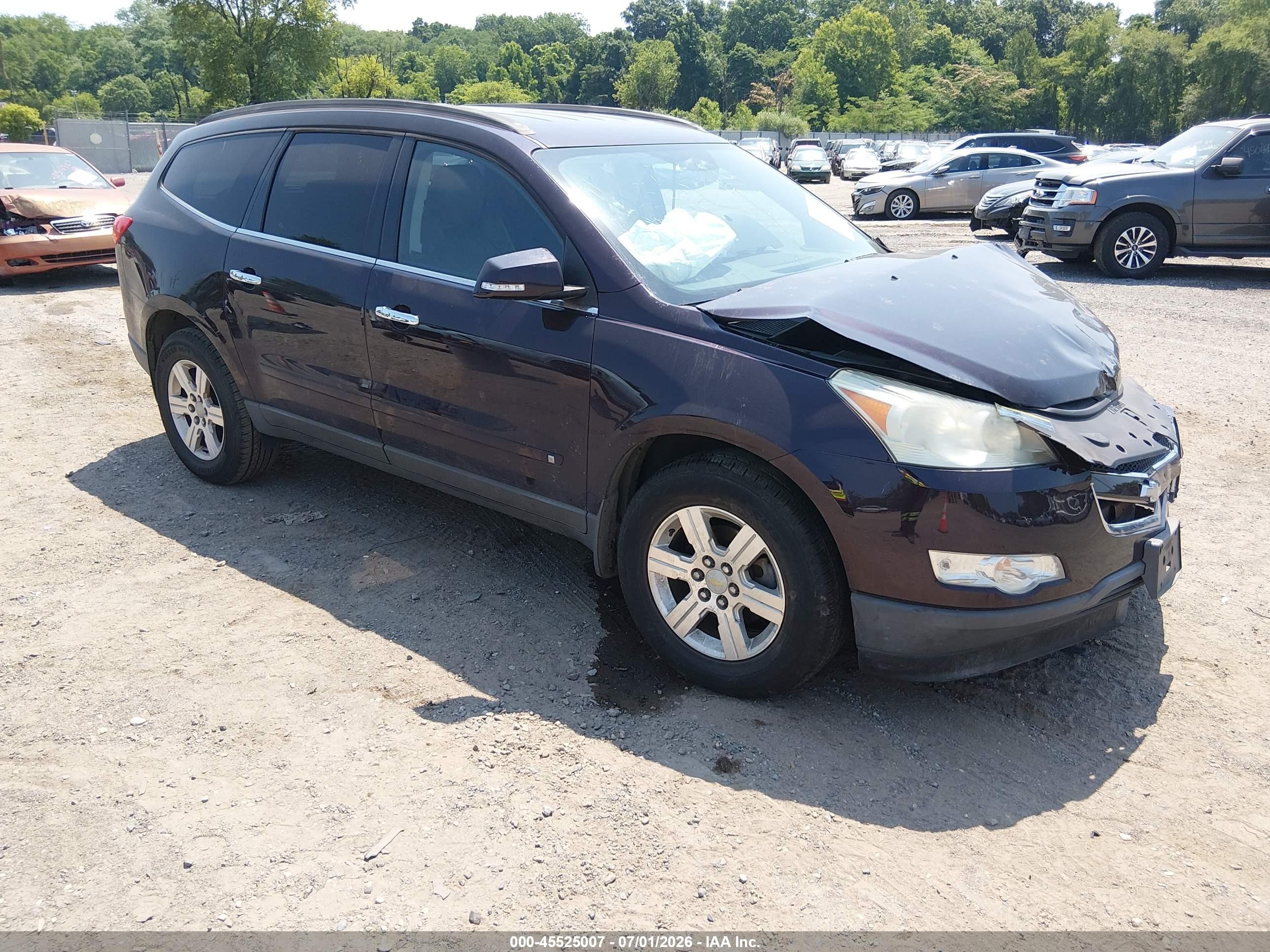 2010 Chevrolet Traverse 2LT, VIN 1GNLRGED8AS154752 — Перед