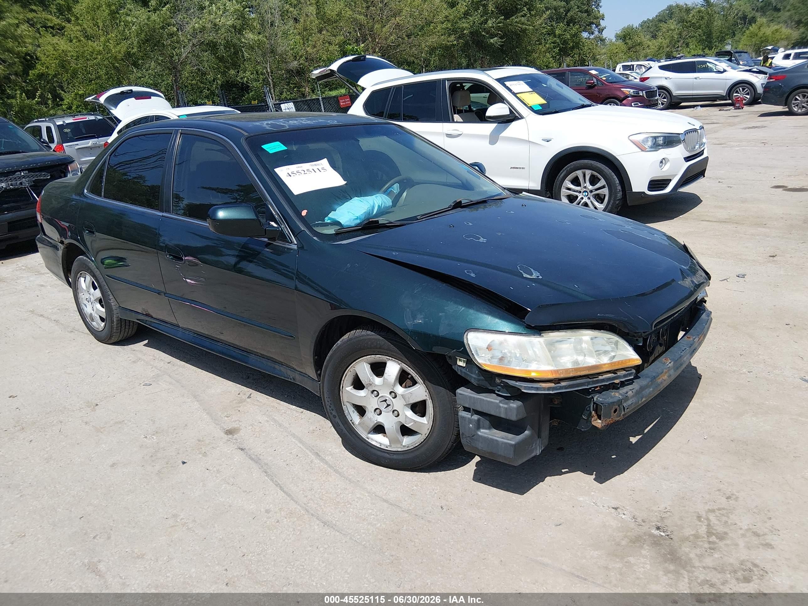 2001 Honda Accord EX, VIN JHMCG56661C029227 — Front end