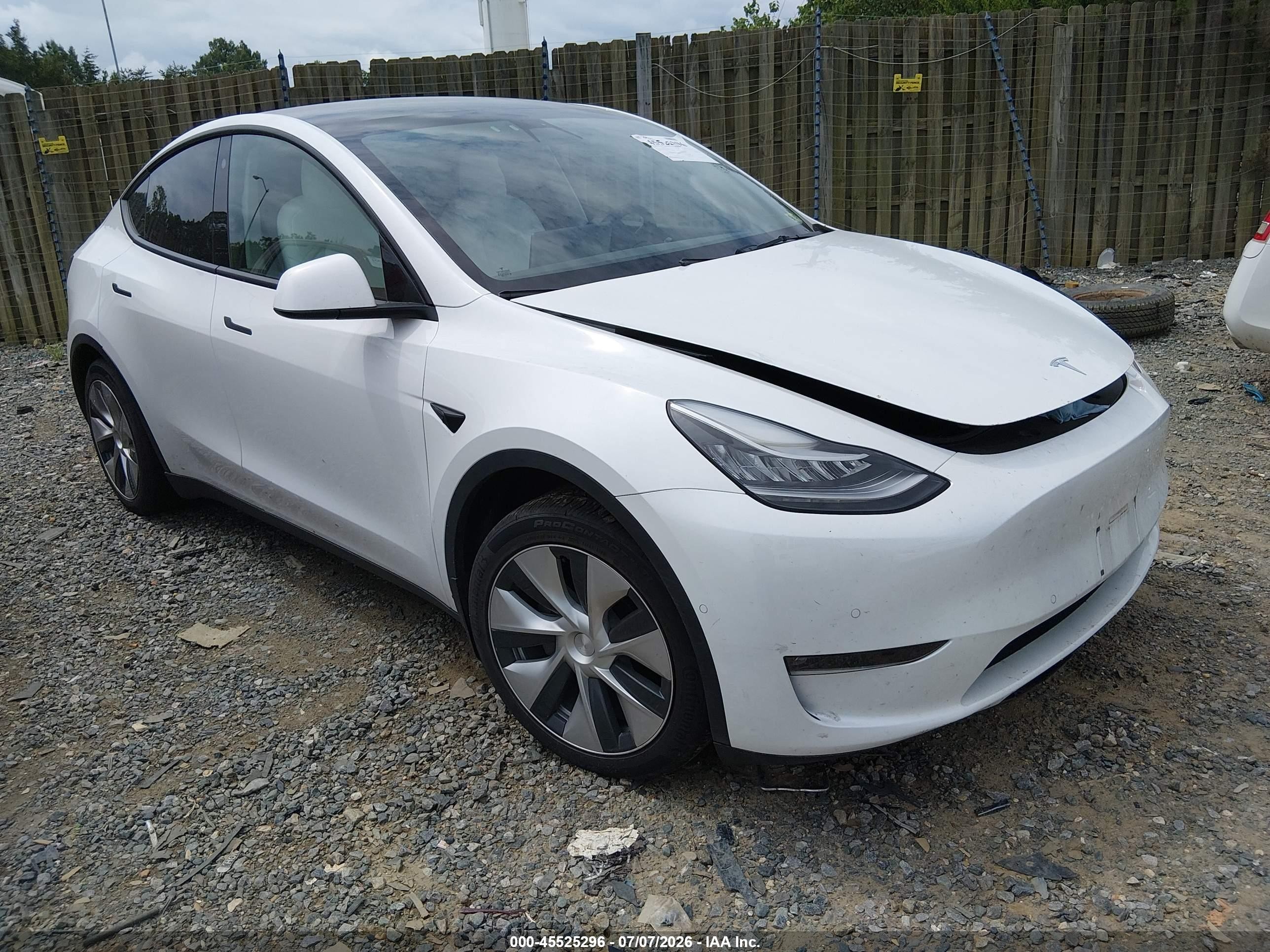 2022 Tesla Model Y Long Range, VIN 7SAYGAEE7NF382564 — Not stated