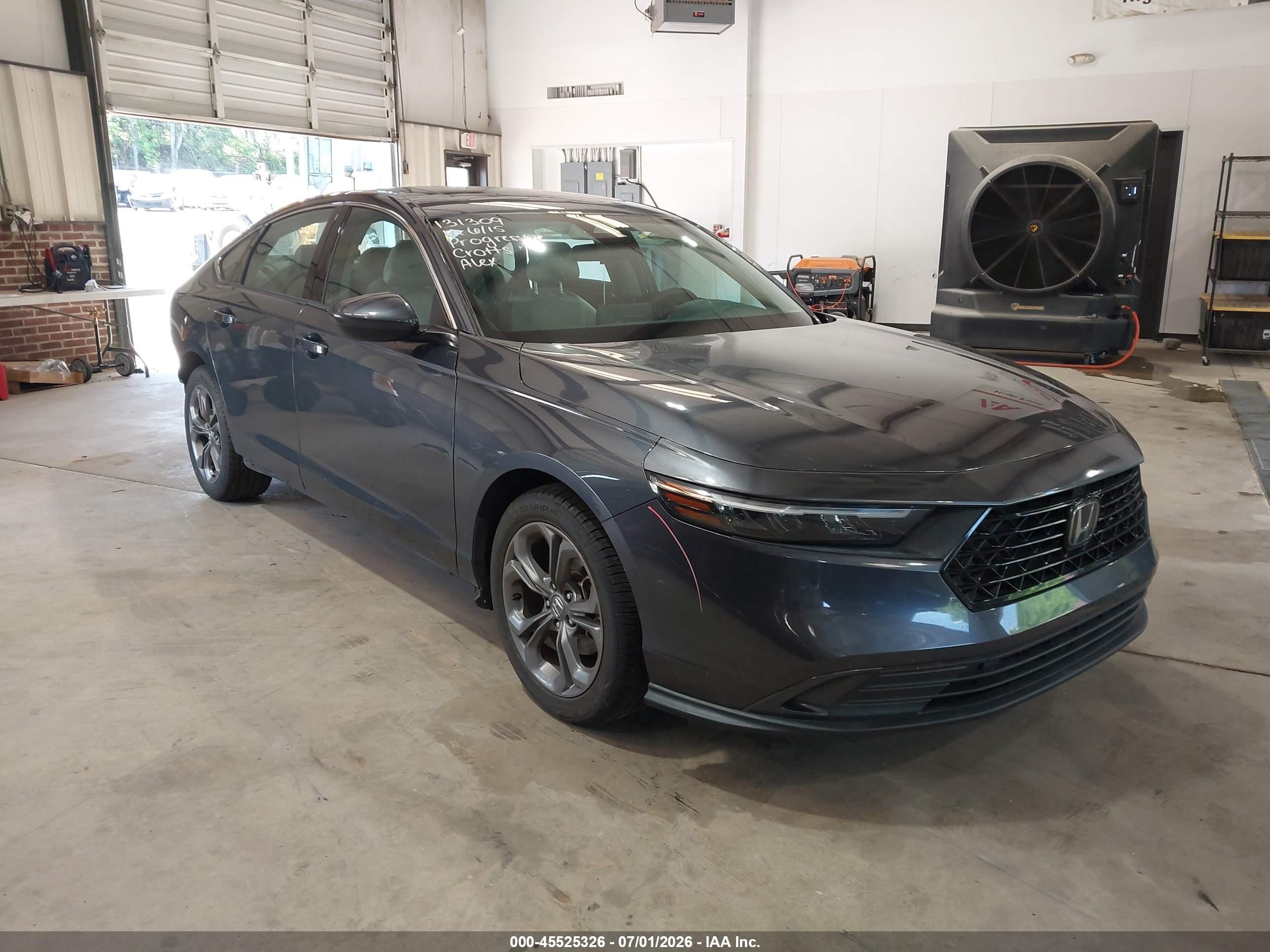 2023 Honda Accord EX, VIN 1HGCY1F35PA000837 — Бок