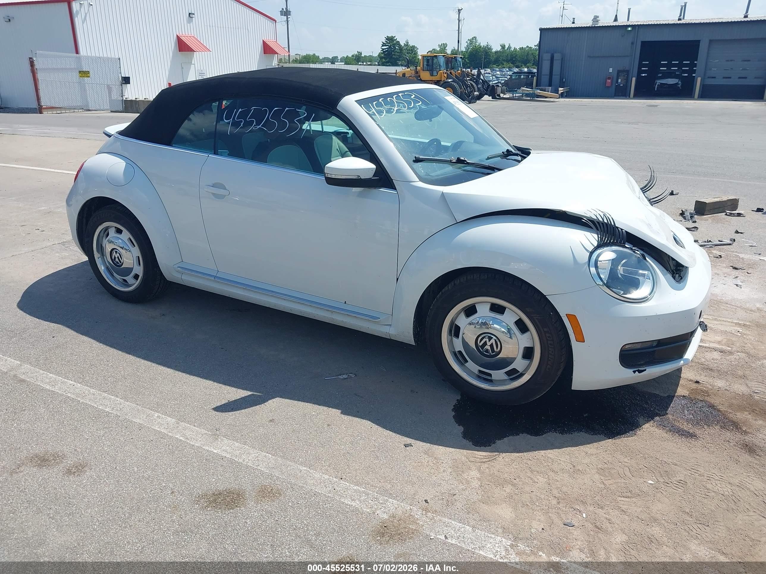 2015 Volkswagen Beetle 1.8T, VIN 3VW517AT7FM810118 — Front end