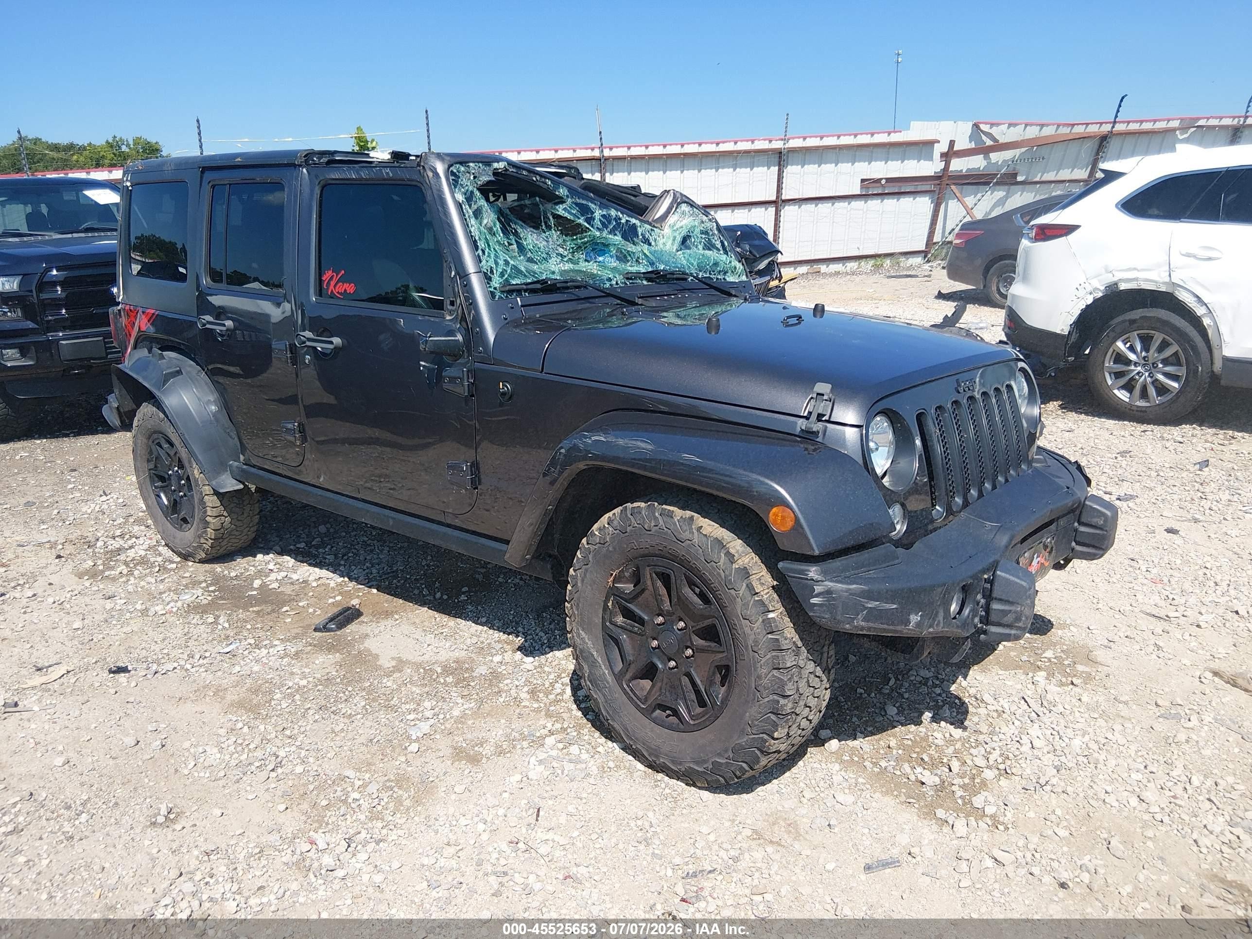 2016 Jeep Wrangler Unlimited Sahara, VIN 1C4BJWEG7GL235132 — Опрокидывание