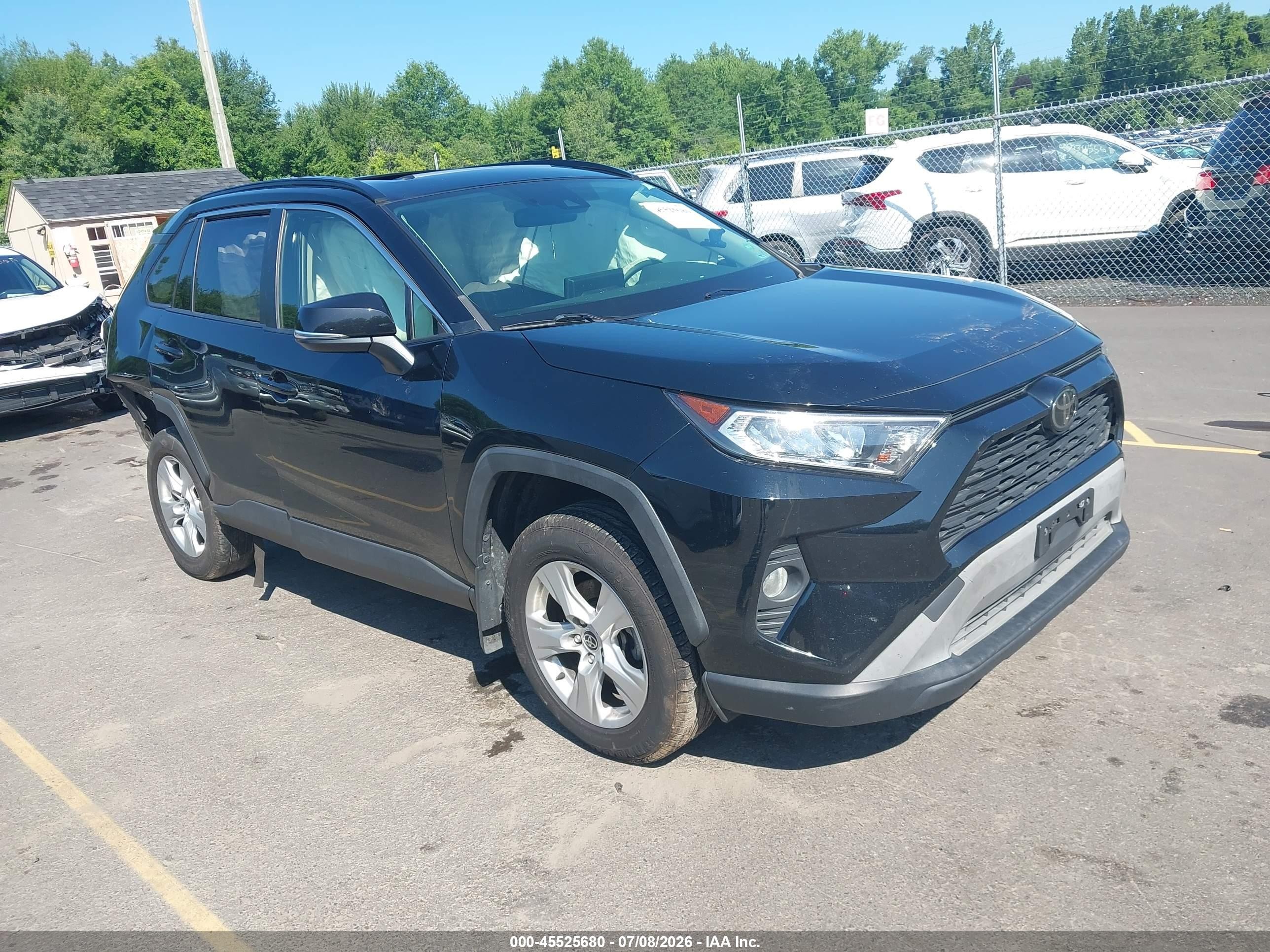 2020 Toyota RAV4 XLE, VIN JTMP1RFV0LD525317 — Rear end