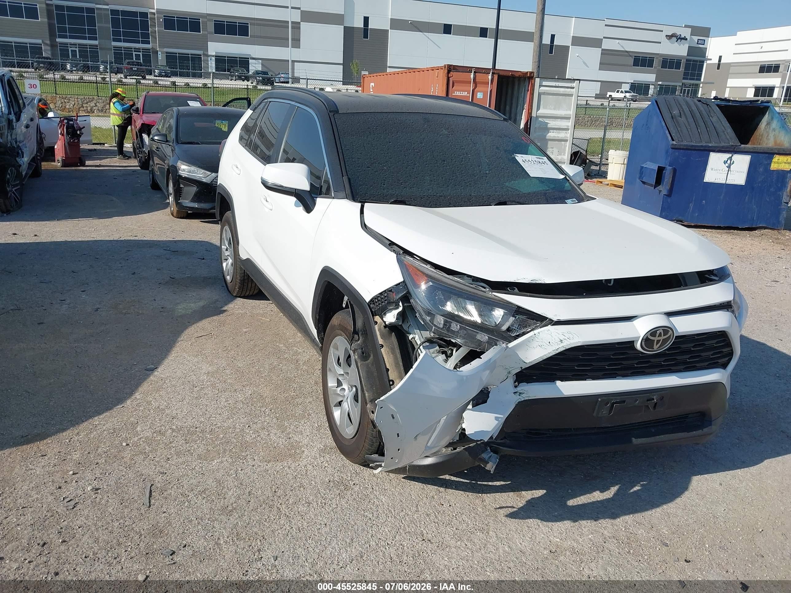2020 Toyota RAV4 LE, VIN 2T3G1RFV2LW116691 — Front end