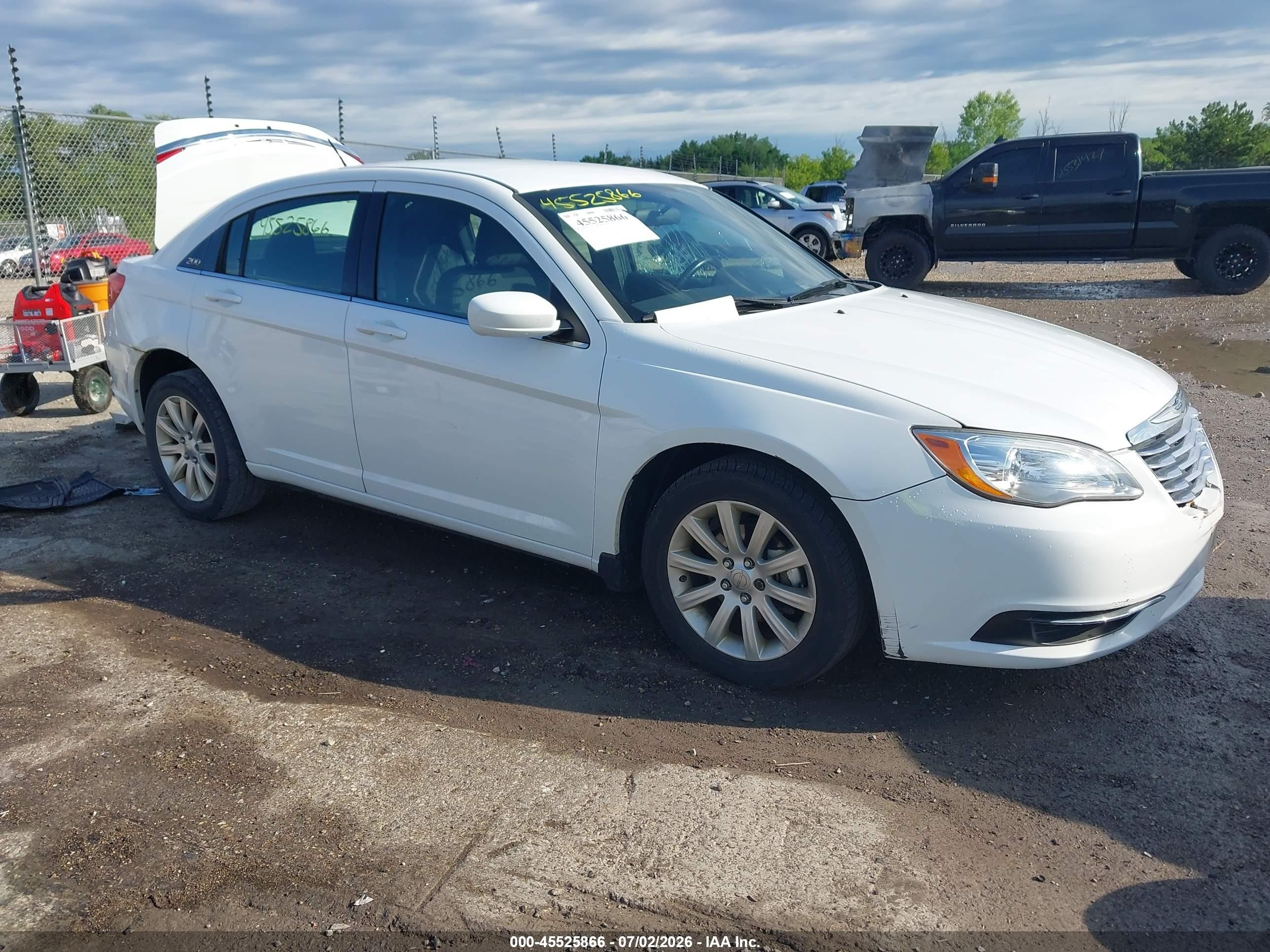2011 Chrysler 200 Touring, VIN 1C3BC1FG6BN611185 — Бок