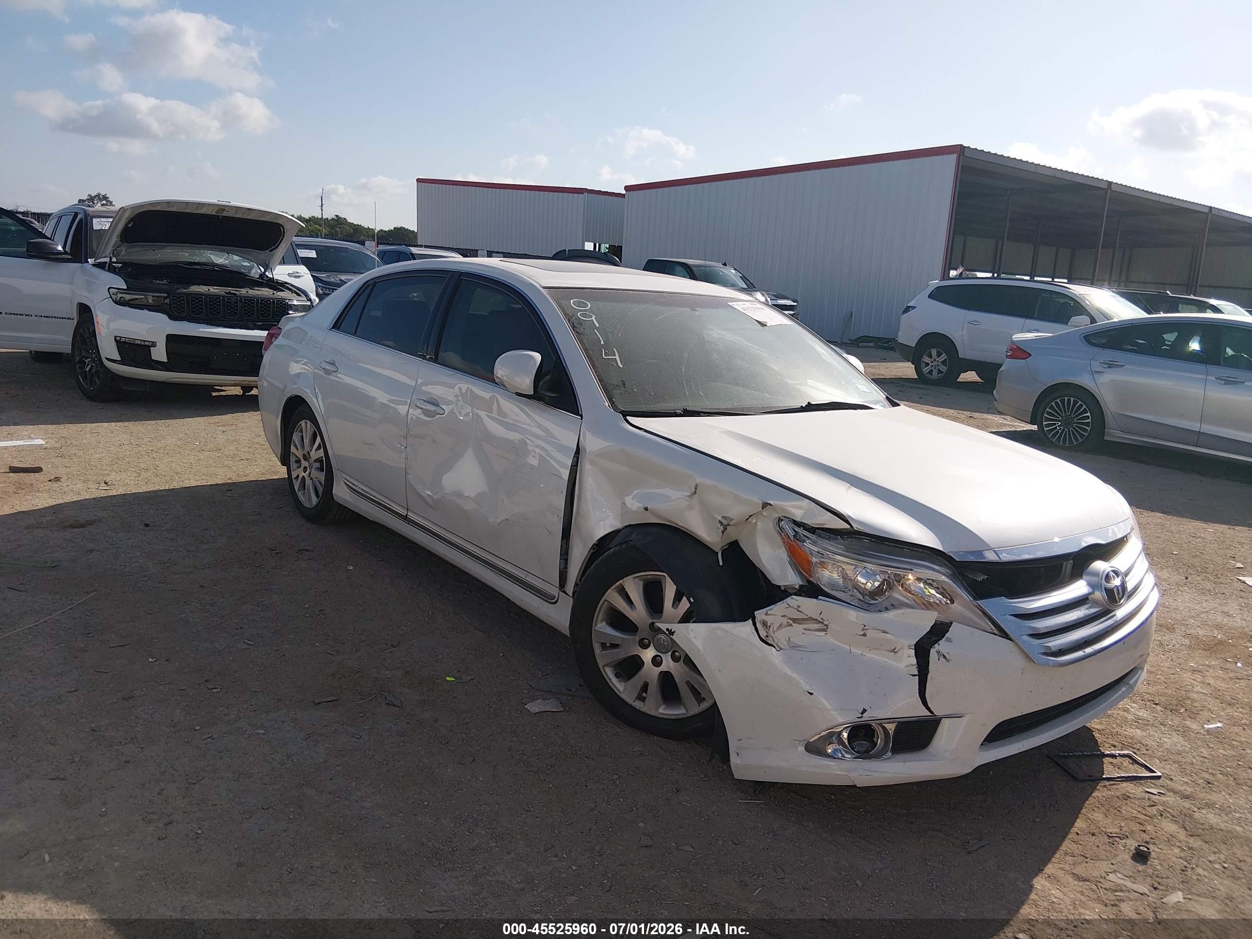 2011 Toyota Avalon, VIN 4T1BK3DB4BU430914 — Side