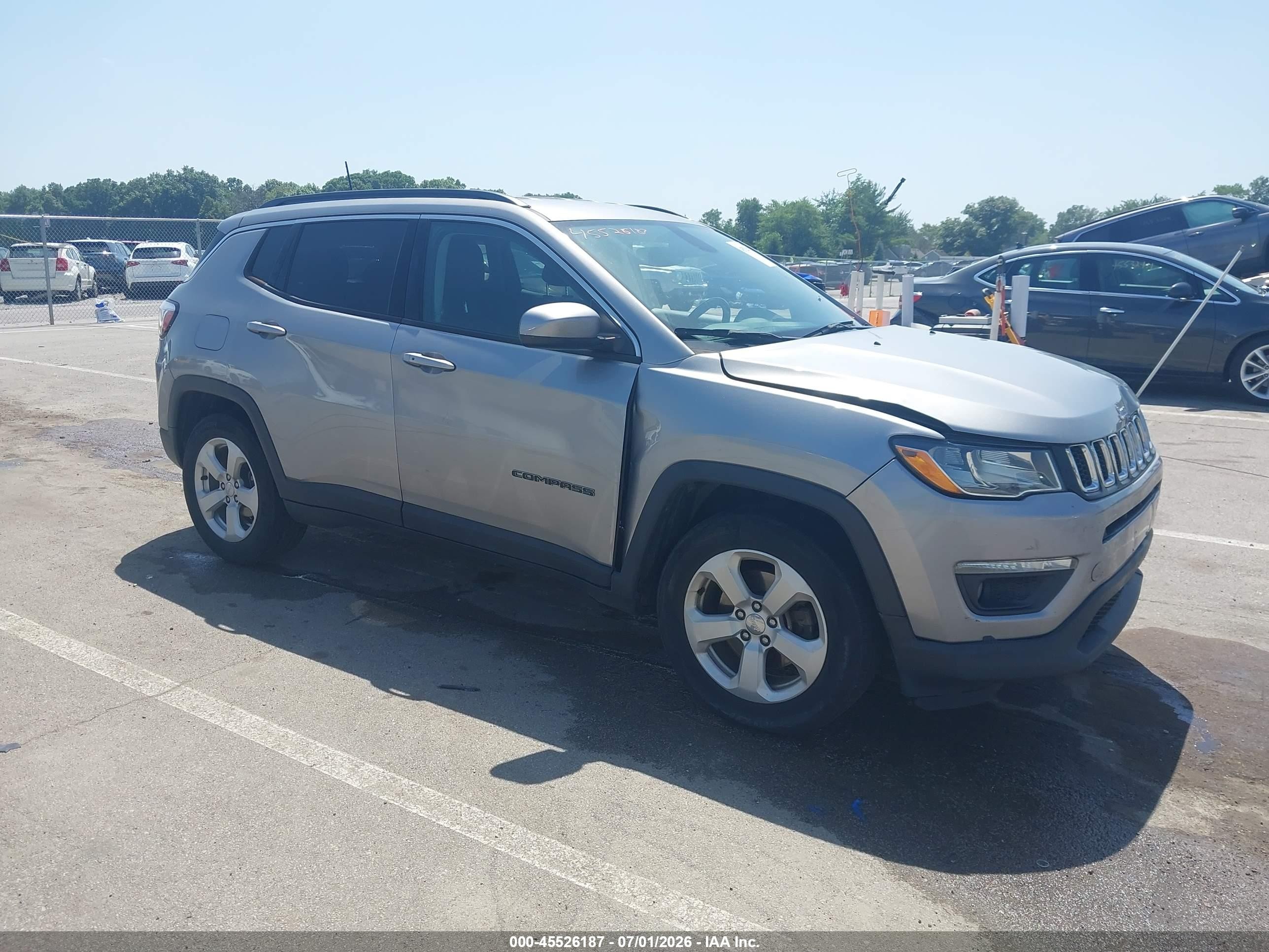 2019 Jeep Compass Altitude, VIN 3C4NJCBB4KT699769 — Перед