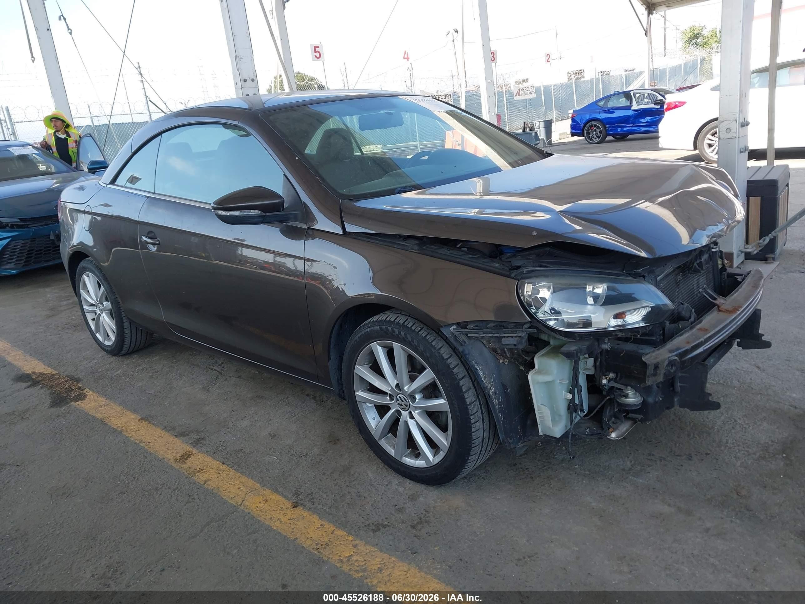 2012 Volkswagen Eos Komfort, VIN WVWBW7AH5CV008851 — Front end