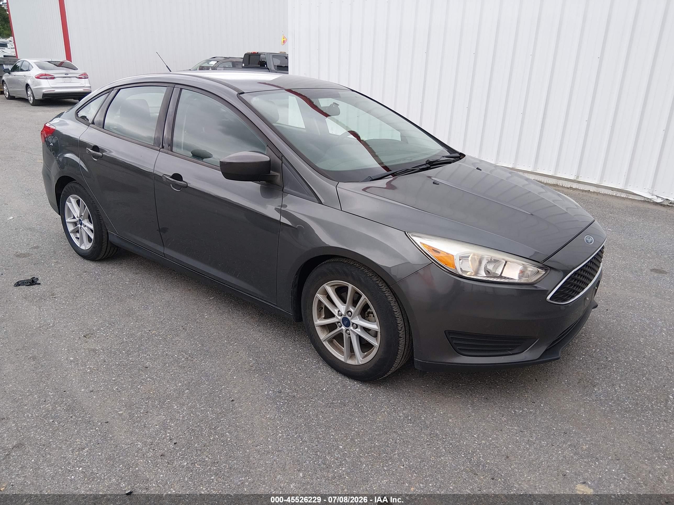 2018 Ford Focus SE, VIN 1FADP3F22JL328002 — Обычный износ