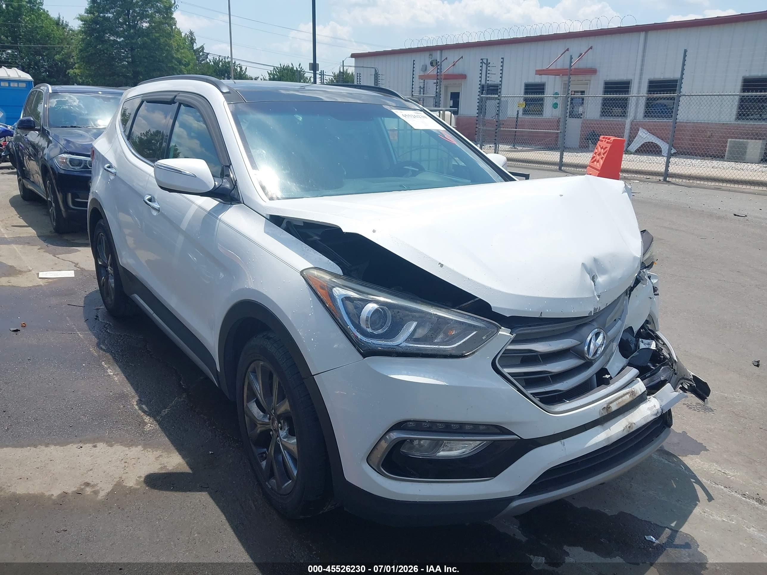 2017 Hyundai Santa Fe Ultimate, VIN 5XYZWDLAXHG388846 — Front end