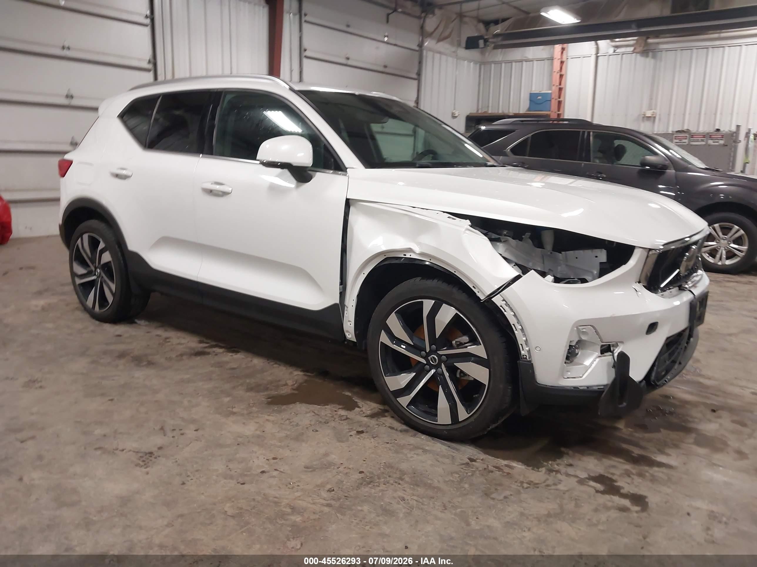 2024 Volvo XC40 Ultimate Bright Theme, VIN YV4L12UF5R2235349 — Перед