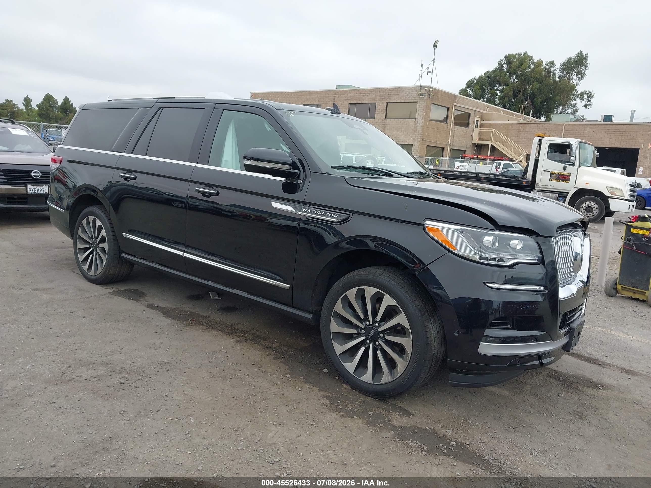2022 Lincoln Navigator Reserve, VIN 5LMJJ3KT0NEL10663 — Front end