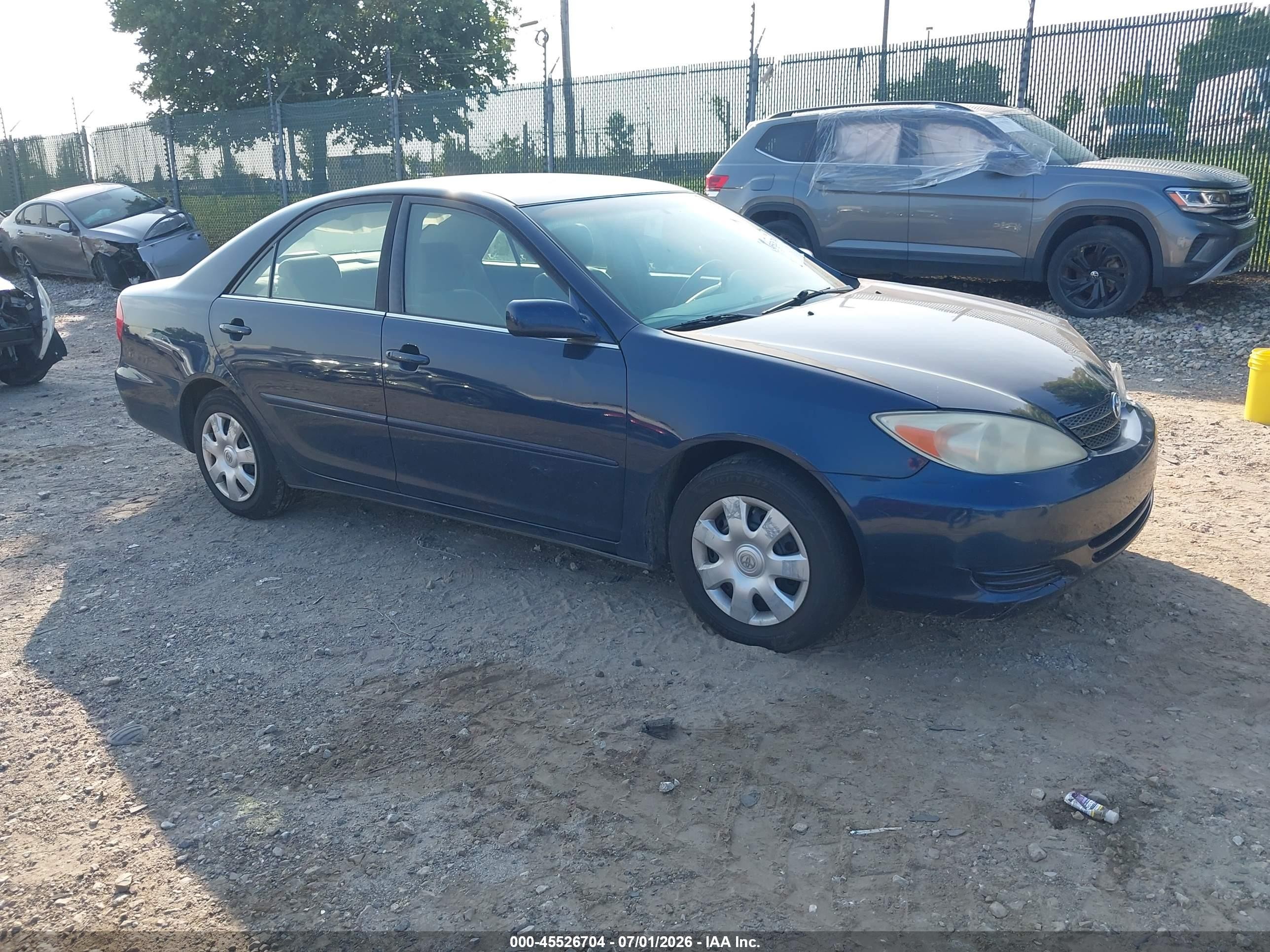 2002 Toyota Camry LE, VIN 4T1BE32K42U634364 — Front end