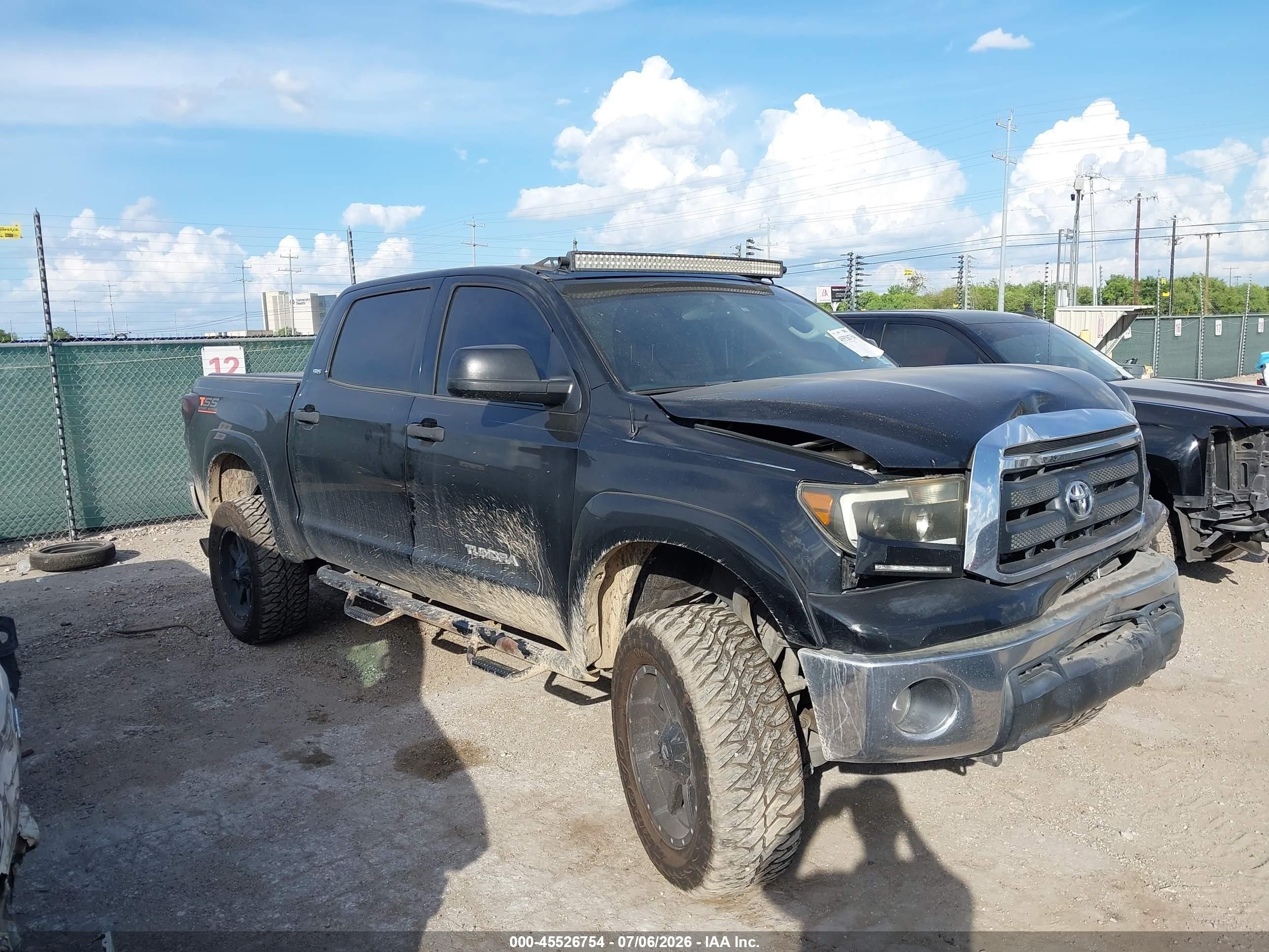 2012 Toyota Tundra, VIN 5TFEM5F11CX051073 — Front end