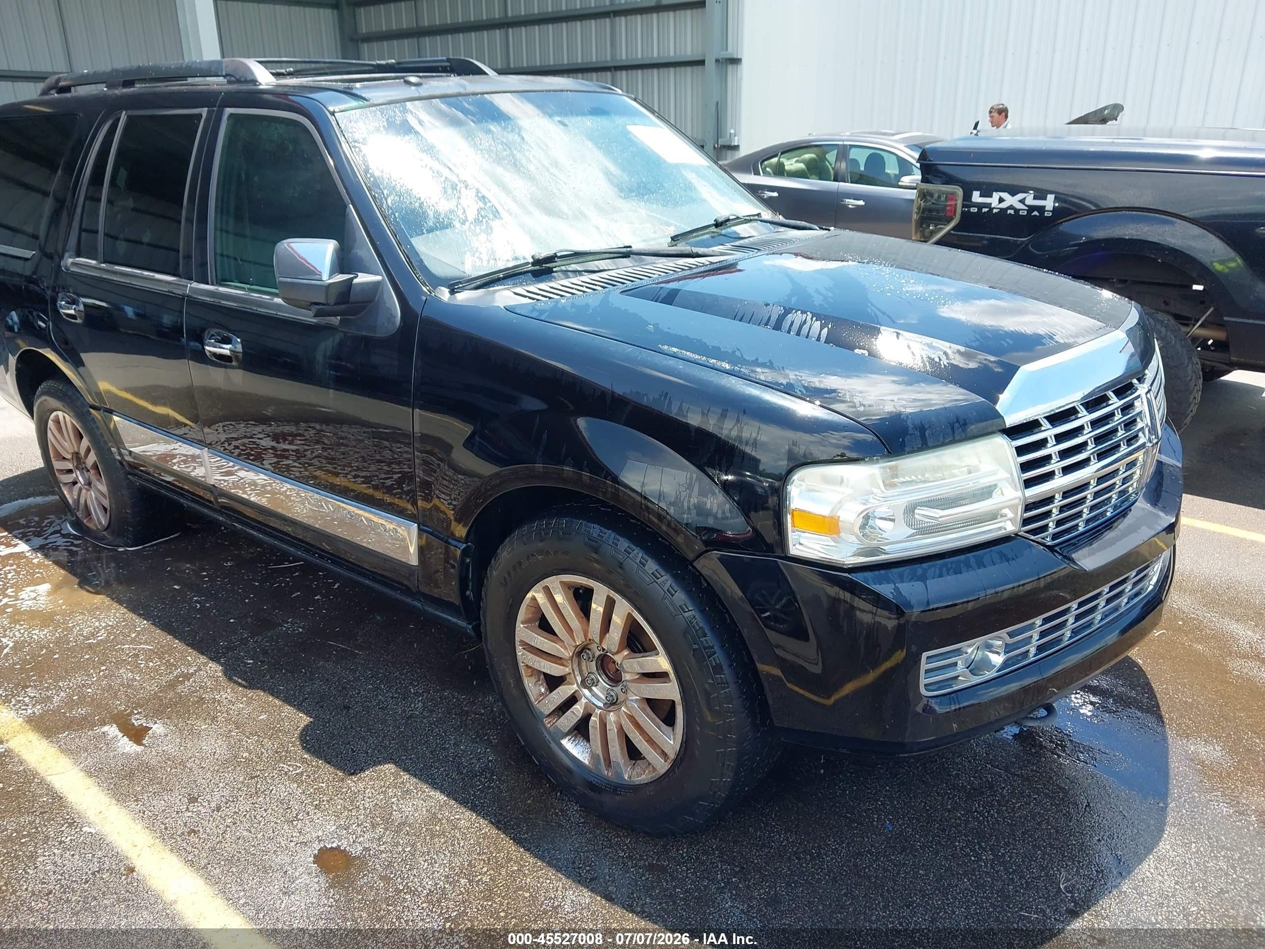 2008 Lincoln Navigator, VIN 5LMFU285X8LJ13080 — Normal wear