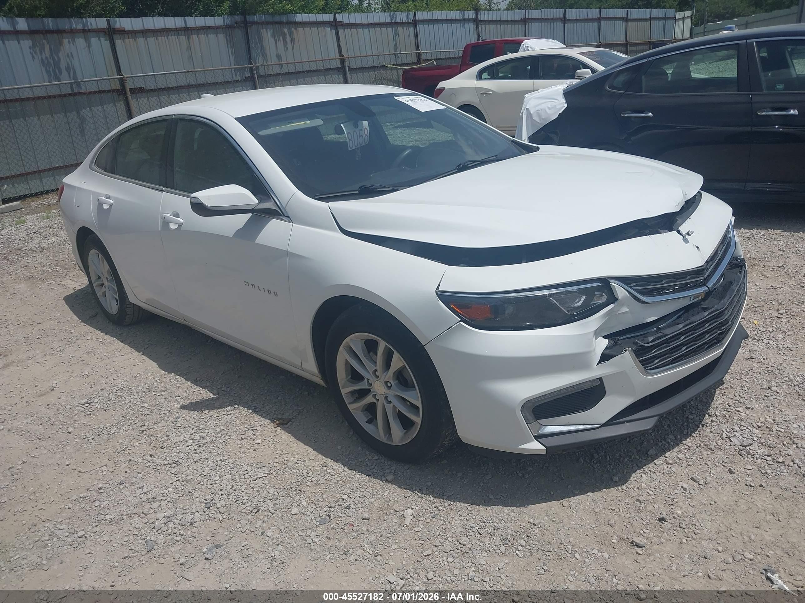 2017 Chevrolet Malibu LT, VIN 1G1ZE5ST6HF200184 — Перед