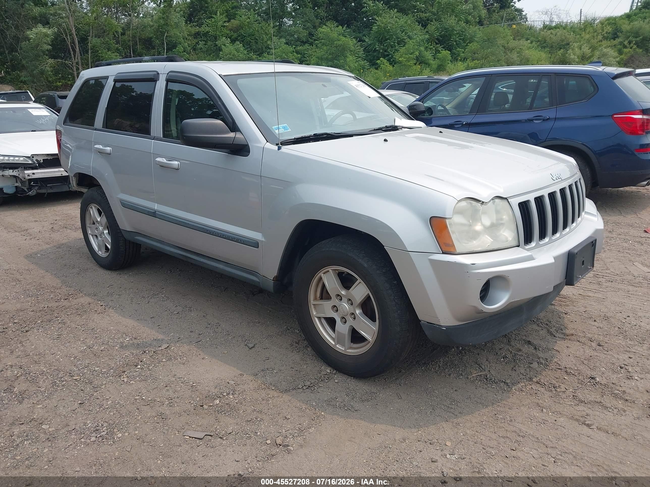 2007 Jeep Grand Cherokee Laredo, VIN 1J8GR48K17C541612 — Зад