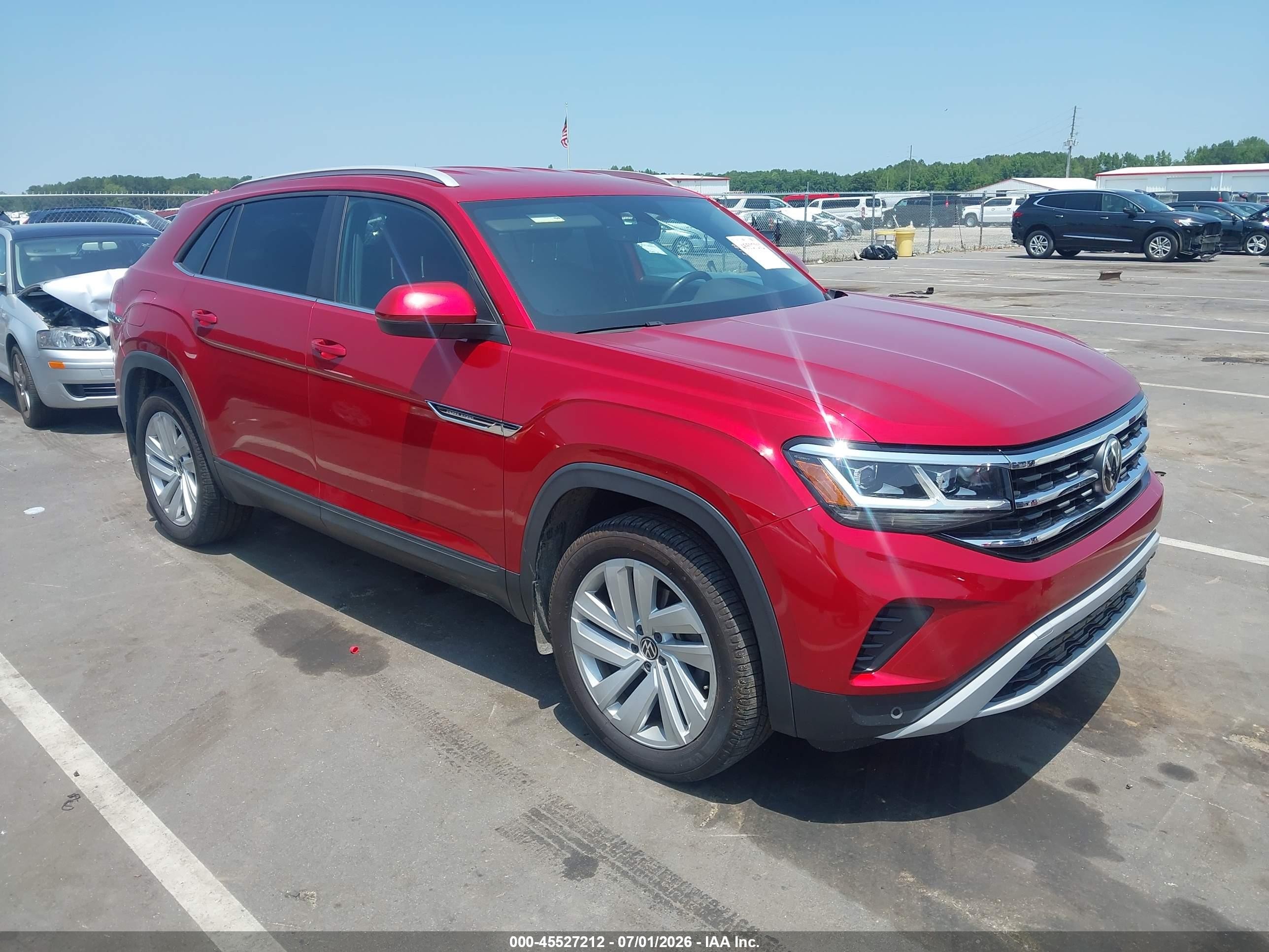 2020 Volkswagen Atlas SE, VIN 1V2YE2CA7LC223657 — Бок