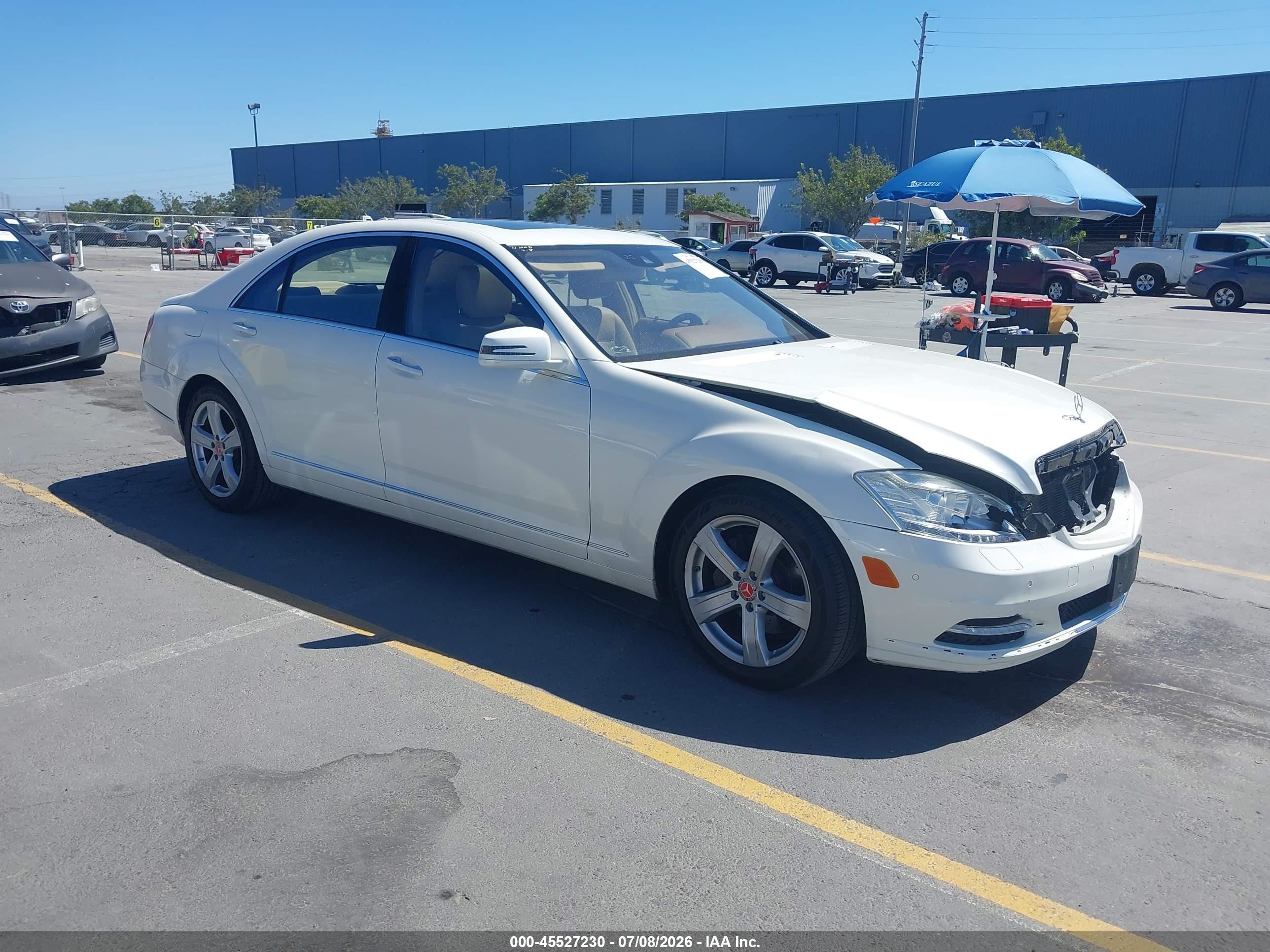 2010 Mercedes-Benz S 550, VIN WDDNG7BB6AA342126 — Front end