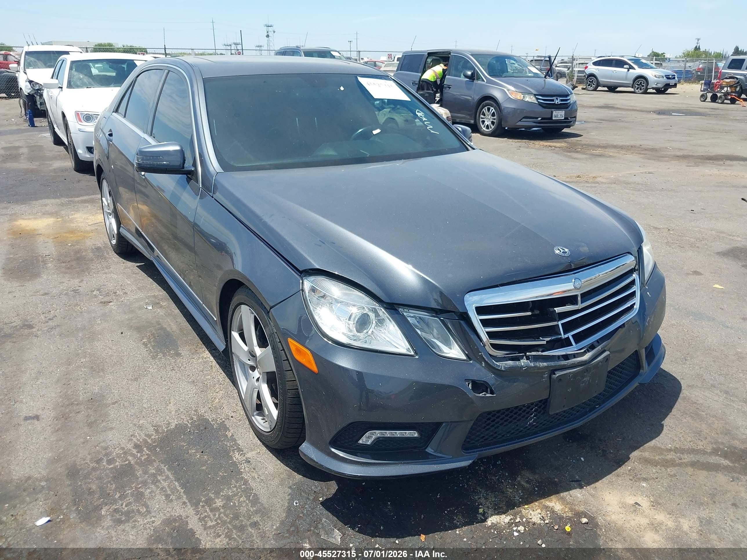 2011 Mercedes-Benz E 350 Luxury, VIN WDDHF8HB9BA443045 — Front end