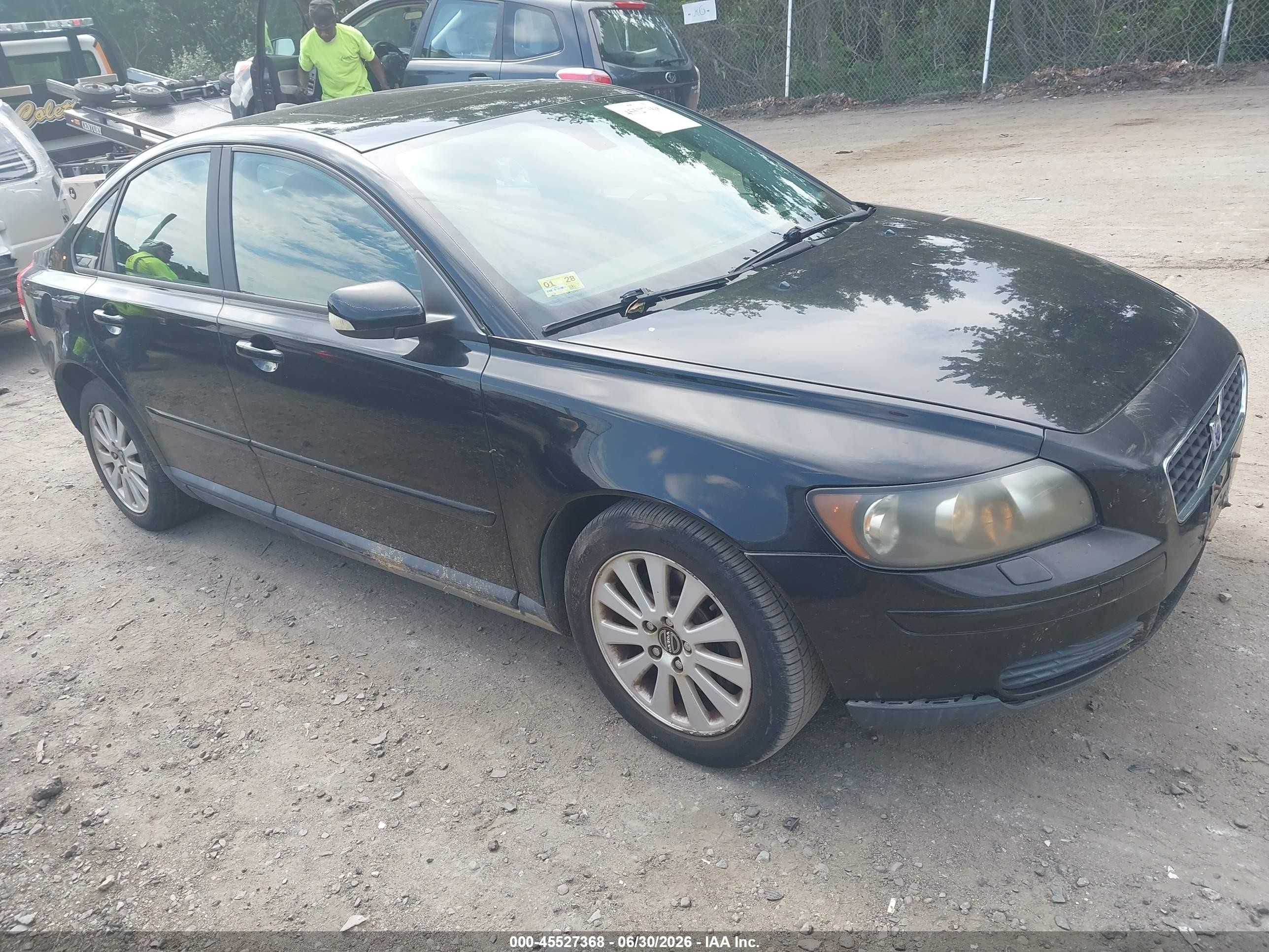 2005 Volvo S40, VIN YV1MS390452115643 — Зад